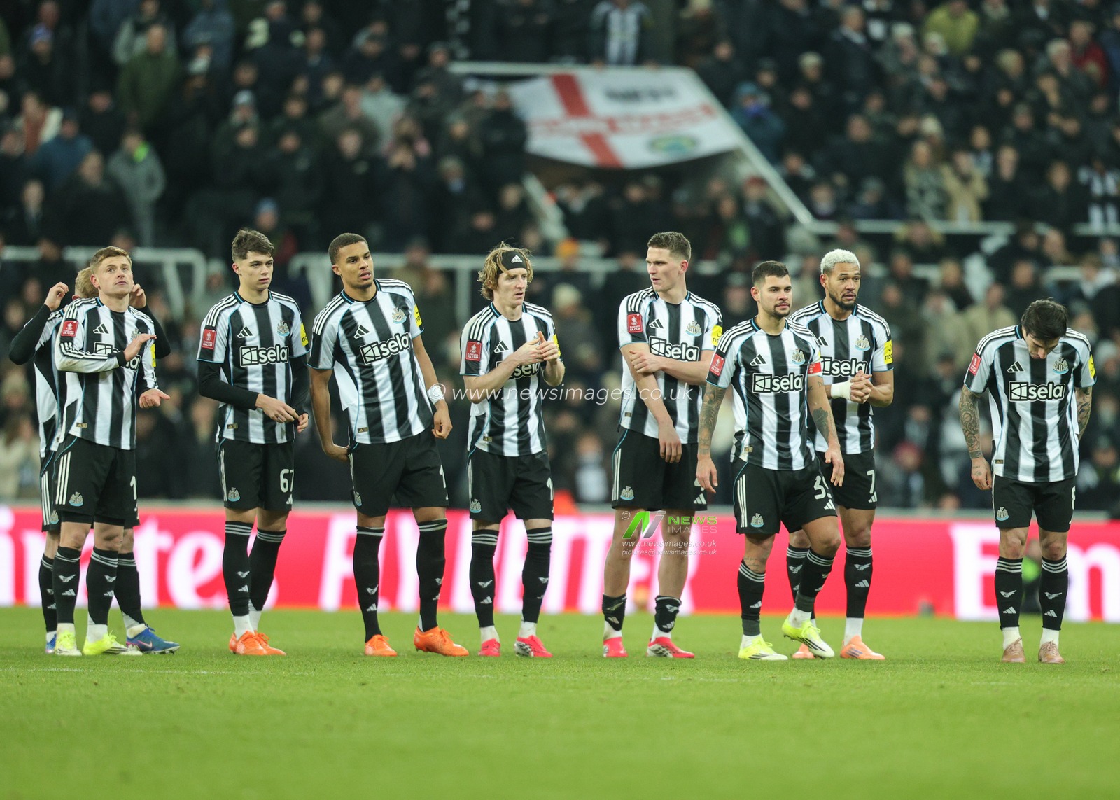 Newcastle United players looks on during the Emirates FA Cup Third Round match Newcastle United vs Bournemouth at St. James's Park, Newcastle, United Kingdom, 10th January 2026

(Photo by Richard Bierton/News Images)