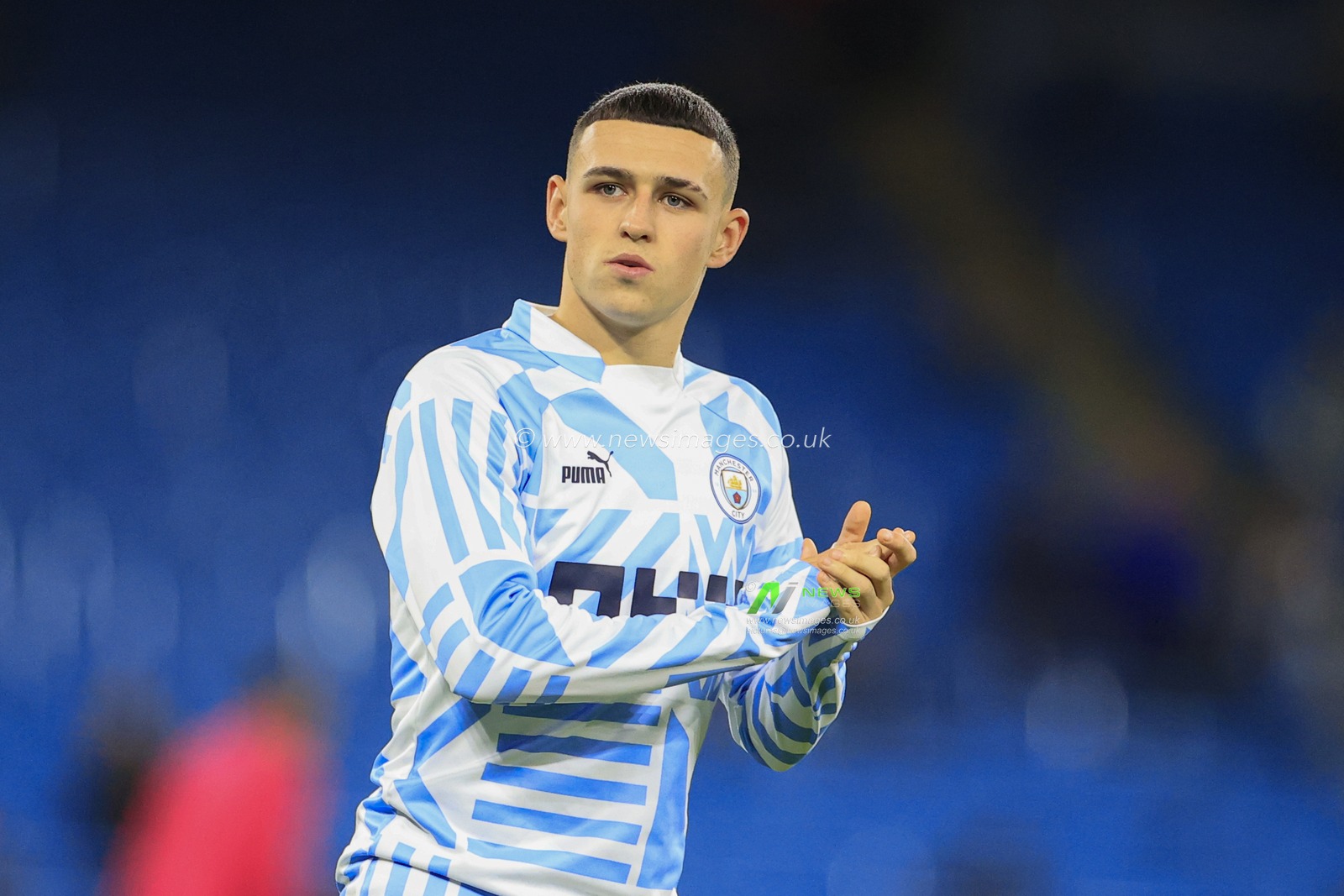 Phil Foden #47 of Manchester City warms up for the game ahead of the UEFA Champions League match Manchester City vs Sevilla at Etihad Stadium, Manchester, United Kingdom, 2nd November 2022

(Photo by Conor Molloy/News Images)