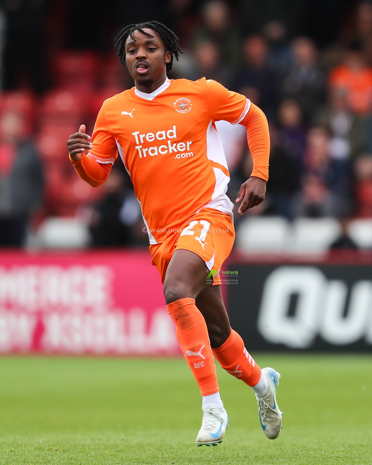 Niall Ennis of Blackpool during the Sky Bet League 1 match Stevenage vs Blackpool at Lamex Stadium, Stevenage, United Kingdom, 18th April 2025

(Photo by Gareth Evans/News Images)