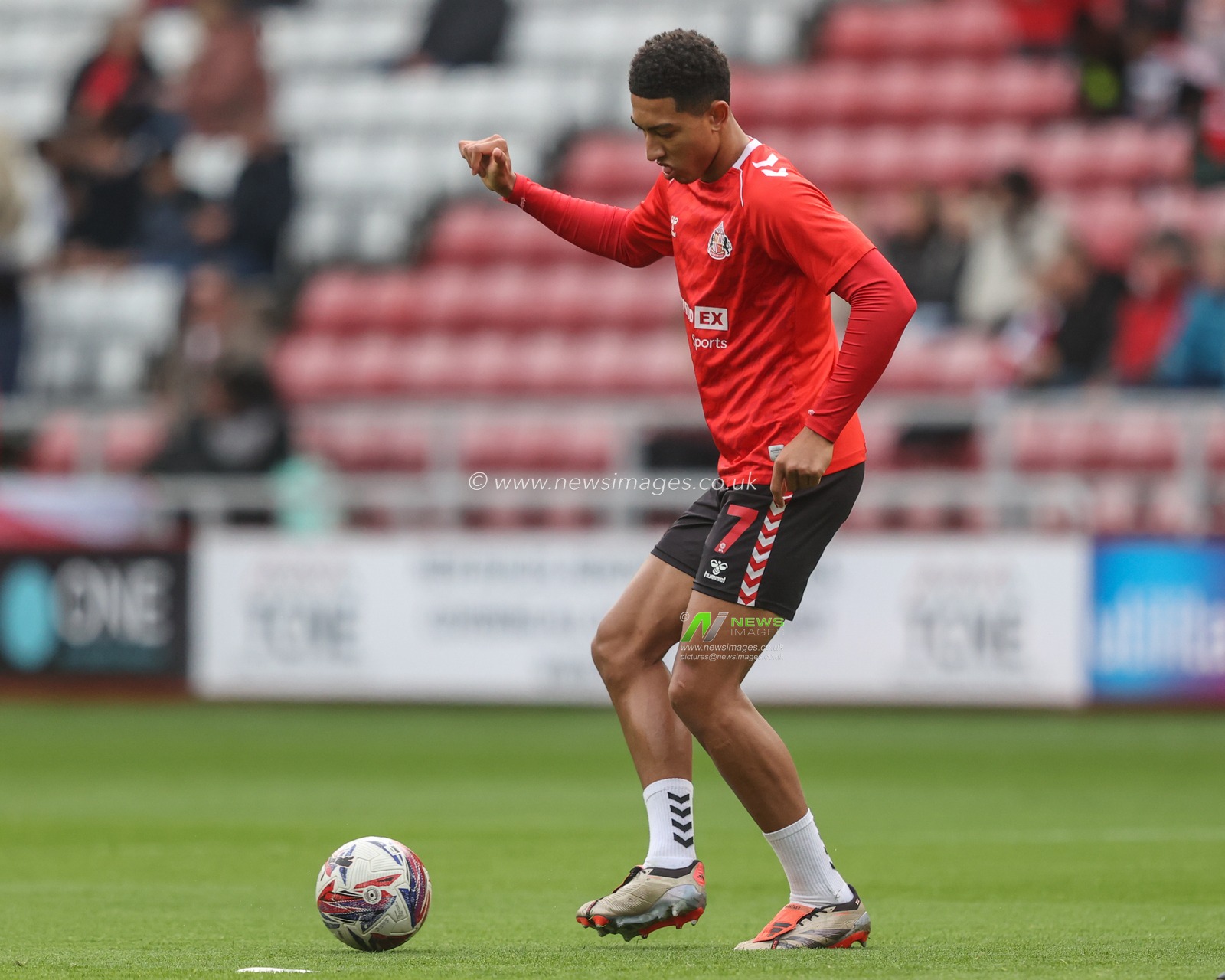 Jobe Bellingham of Sunderland in the pregame warmup session during the Sky Bet Championship match Sunderland vs Oxford United at Stadium Of Light, Sunderland, United Kingdom, 26th October 2024

(Photo by Alfie Cosgrove/News Images)