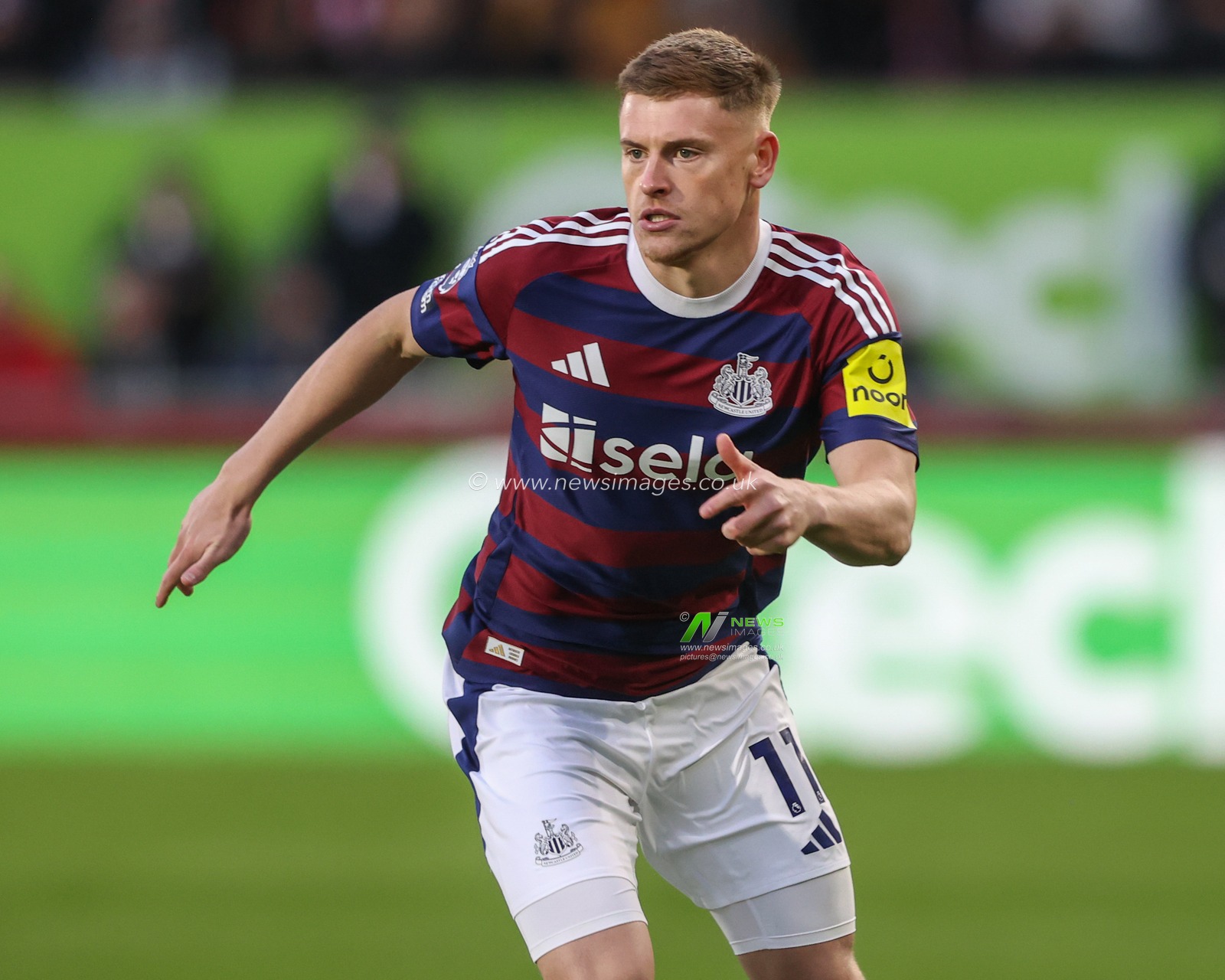 Harvey Barnes of Newcastle United during the Premier League match Brentford vs Newcastle United at The Gtech Community Stadium, London, United Kingdom, 7th December 2024

(Photo by Alfie Cosgrove/News Images)