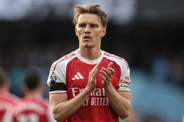 Martin Ødegaard of Arsenal applauds the fans after the final whistle during the Premier League match Manchester City vs Arsenal at Etihad Stadium, Manchester, United Kingdom on 19 April 2026

(Photo by Mark Cosgrove/News Images)