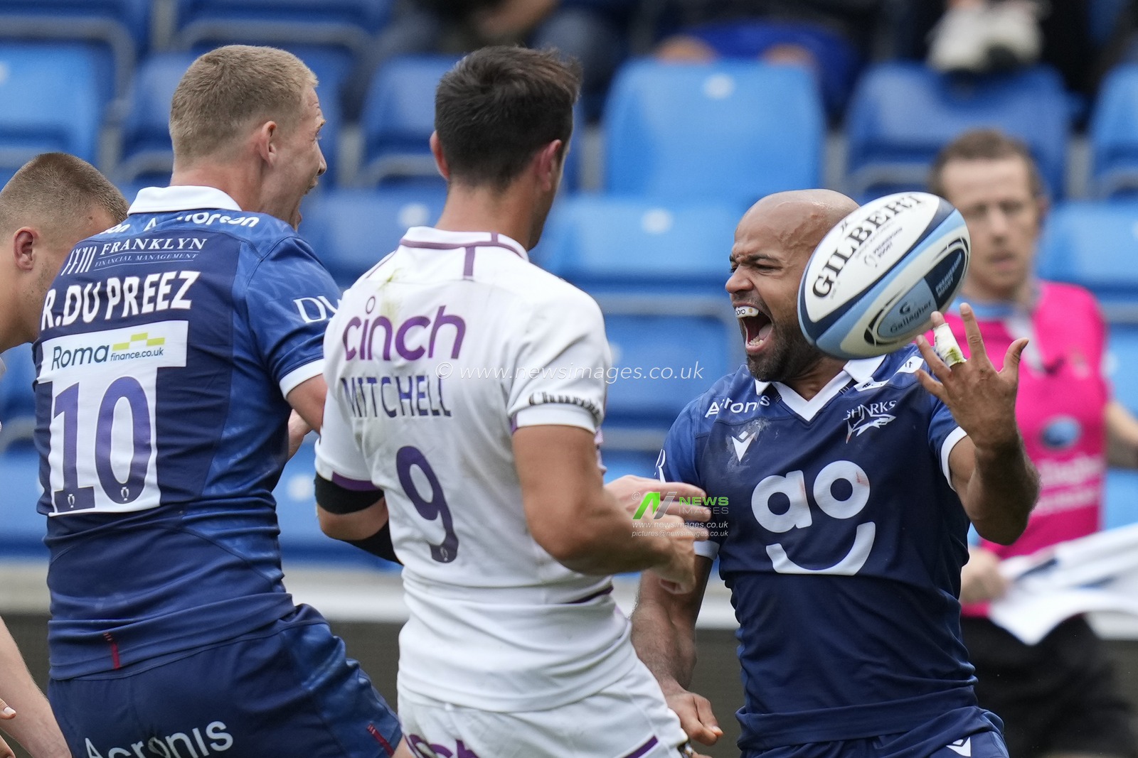 Sale Sharks Tom O'Flaherty celebrates after scoring a try during the Gallagher Premiership match Sale Sharks vs Northampton Saints at AJ Bell Stadium, Eccles, United Kingdom, 11th September 2022

(Photo by Steve Flynn/News Images)