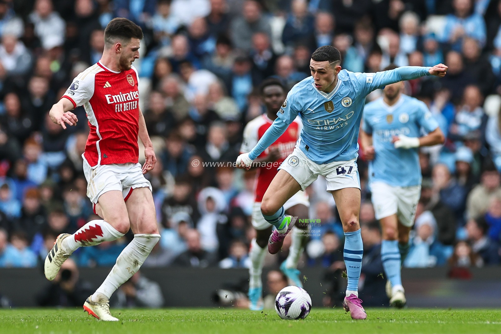 Phil Foden of Manchester City controls the ball during the Premier League match Manchester City vs Arsenal at Etihad Stadium, Manchester, United Kingdom, 31st March 2024

(Photo by Mark Cosgrove/News Images)
