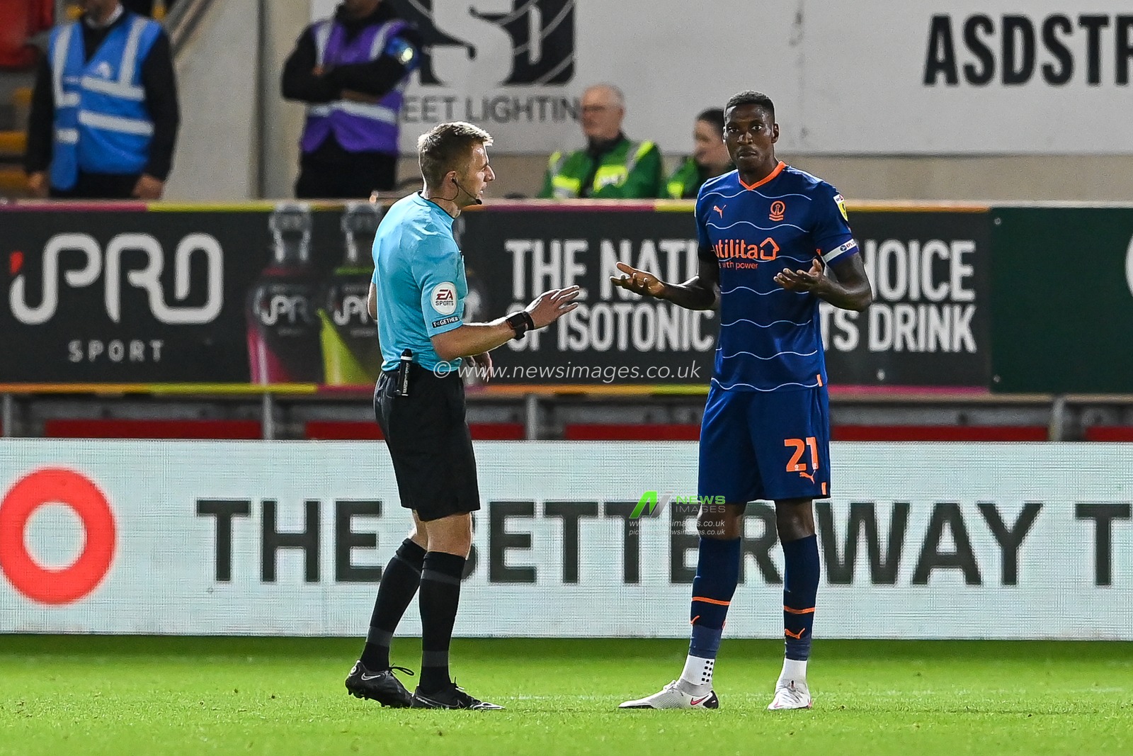 Marvin Ekpiteta #21 of Blackpool speaks to Referee Michael Salisbury after conceding the first goal Sky Bet Championship match Rotherham United vs Blackpool at New York Stadium, Rotherham, United Kingdom, 14th September 2022

(Photo by Craig Thomas/News Images)