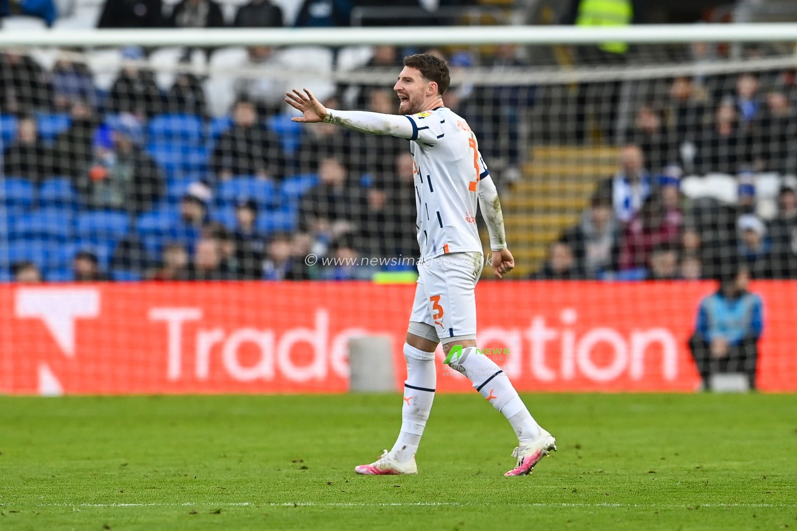 James Husband #3 of Blackpool gives his team instructions during the Sky Bet Championship match Cardiff City vs Blackpool at Cardiff City Stadium, Cardiff, United Kingdom, 17th December 2022

(Photo by Craig Thomas/News Images)