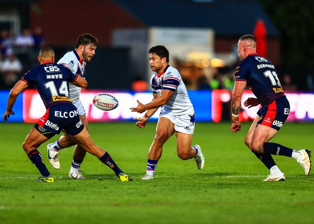 Mason Lino of Wakefield Trinity passes the ball during the Betfred Super League round 21 match Wakefield Trinity vs St Helens at DIY Kitchens Stadium, Wakefield, United Kingdom, 8th August 2025

(Photo by Richard Bierton/News Images)