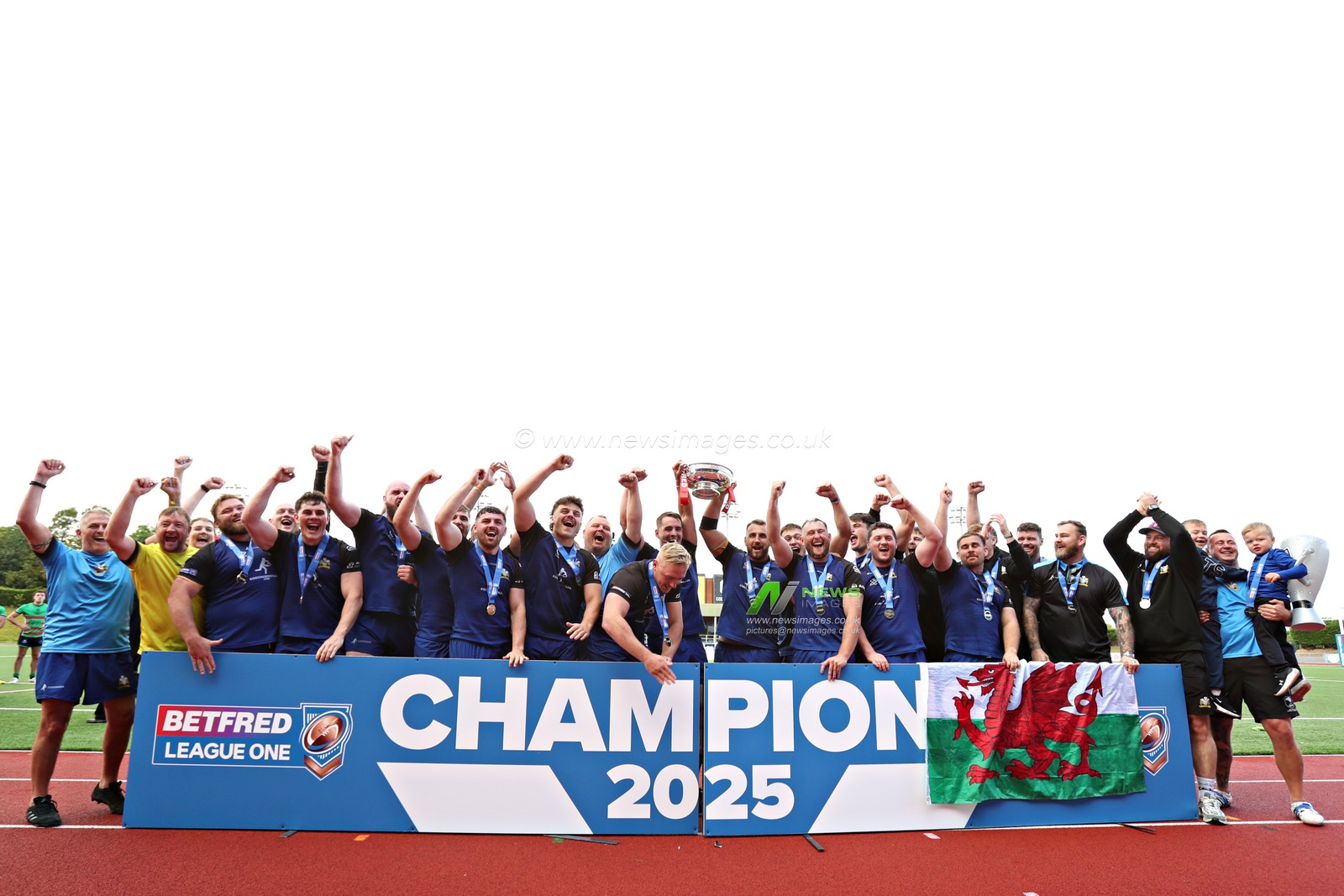 North Wales Crusaders lift the Betfred League One Trophy after the Betfred League 1 match North Wales Crusaders vs Keighley Cougars at Stadiwm CSM, Colwyn Bay, United Kingdom, 31st August 2025(Photo by Sam Eaden/News Images)