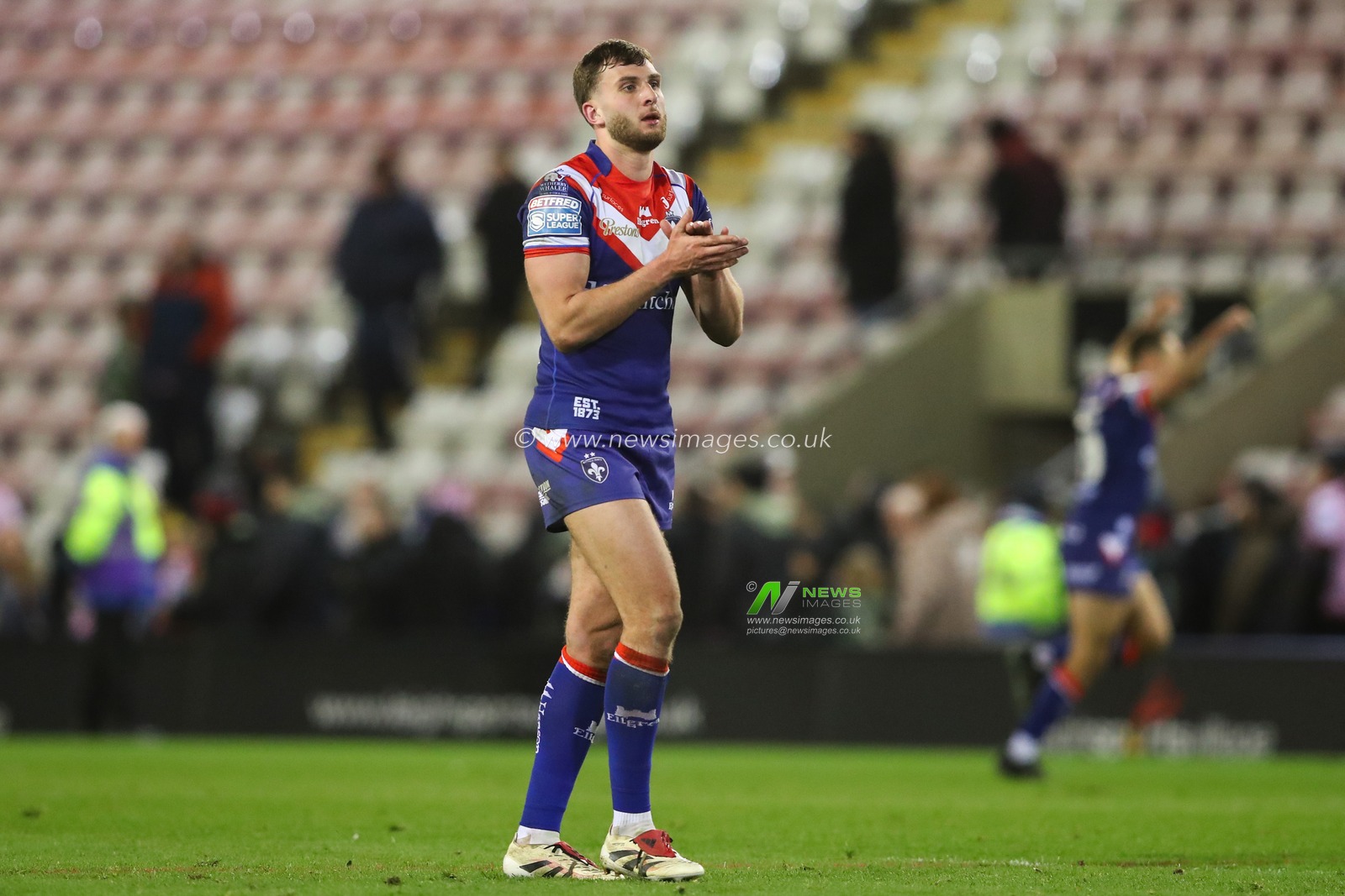 Josh Rourke of Wakefield Trinity applauds the travelling fans after the Betfred Super League Round 6 match Leigh Leopards vs Wakefield Trinity at Leigh Sports Village, Leigh, United Kingdom, 28th March 2025

(Photo by Gareth Evans/News Images)