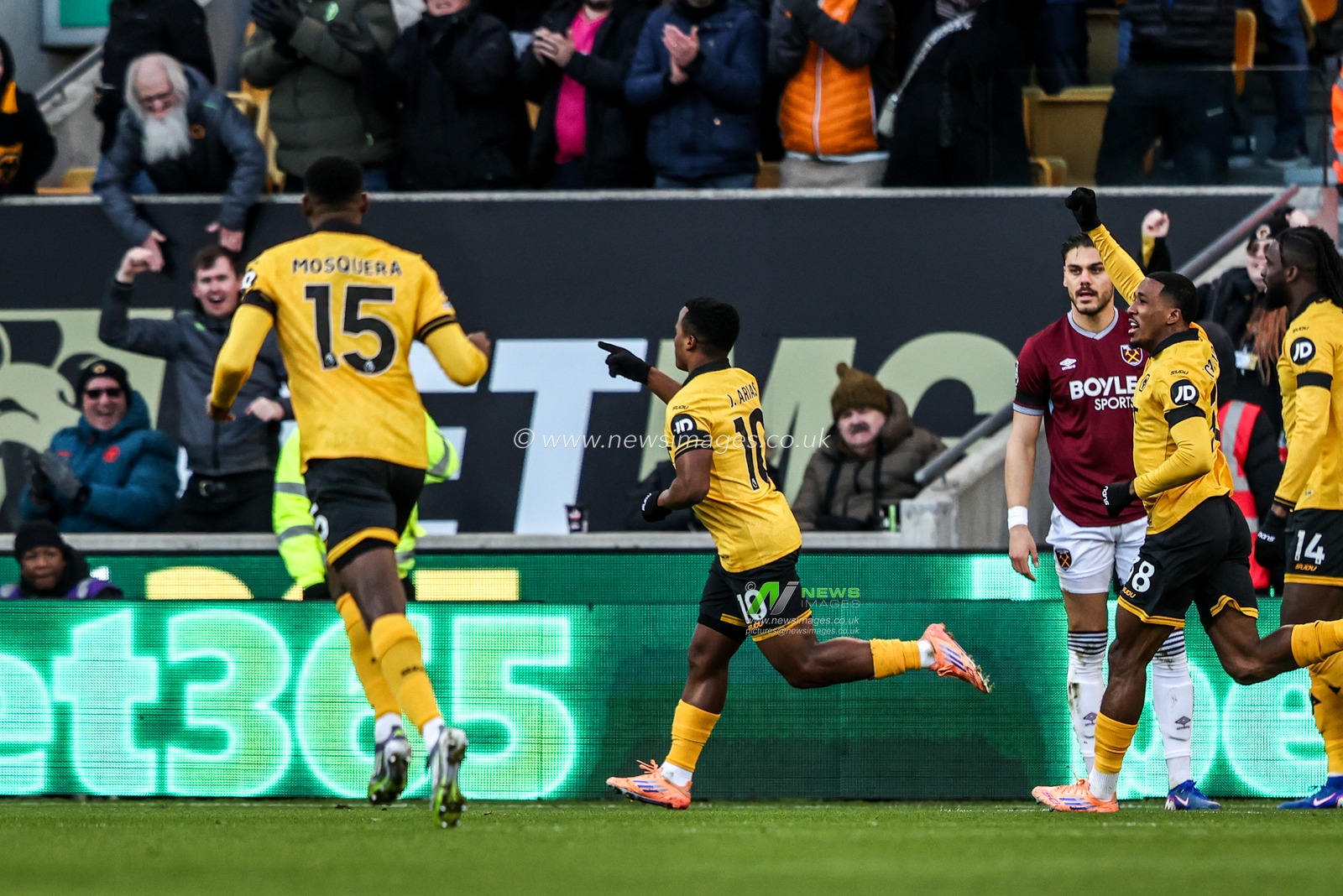 Jhon Arias of Wolverhampton Wanderers celebrates his goal to make it 1-0 during the Premier League match Wolverhampton Wanderers vs West Ham United at Molineux, Wolverhampton, United Kingdom, 3rd January 2026

(Photo by Alfie Cosgrove/News Images)

*** GER AUT SUI OUT ***