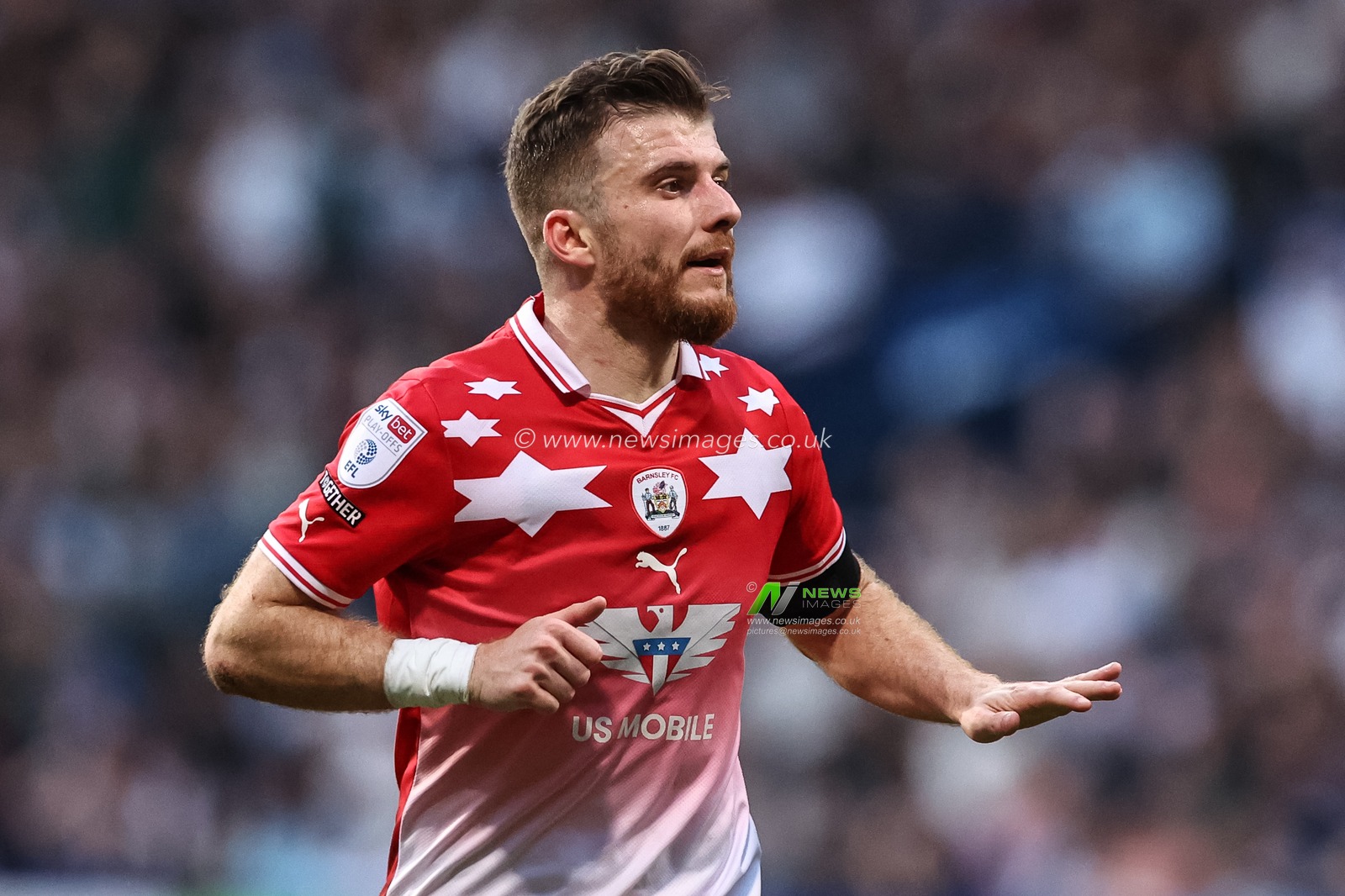 Nicky Cadden of Barnsley gives his team instructions during the Sky Bet League 1 Play-offs Semi-final second leg match Bolton Wanderers vs Barnsley at Toughsheet Community Stadium, Bolton, United Kingdom, 7th May 2024

(Photo by Mark Cosgrove/News Images)