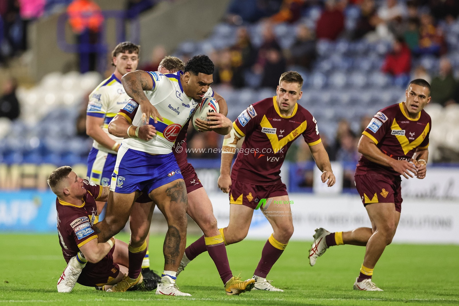 Tom Mikaele #18 of Warrington Wolves during the Betfred Super League Round 27 match Huddersfield Giants vs Warrington Wolves at John Smith's Stadium, Huddersfield, United Kingdom, 22nd September 2023

(Photo by Mark Cosgrove/News Images)