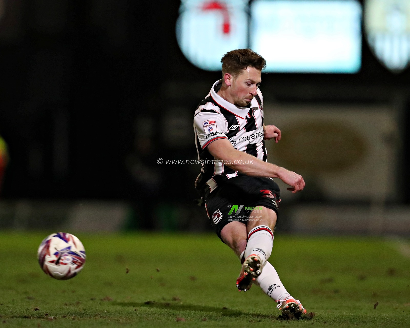 Denver Hume of Grimsby Town during the Sky Bet League 2 match Grimsby Town vs Notts County at Blundell Park, Cleethorpes, United Kingdom, 11th March 2025

(Photo by Sam Eaden/News Images)