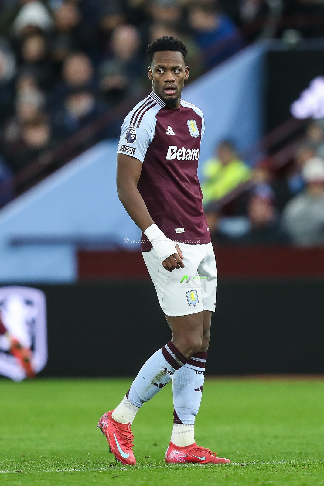 Jhon DurÃ¡n of Aston Villa during the Premier League match Aston Villa vs West Ham United at Villa Park, Birmingham, United Kingdom, 26th January 2025

(Photo by Gareth Evans/News Images)