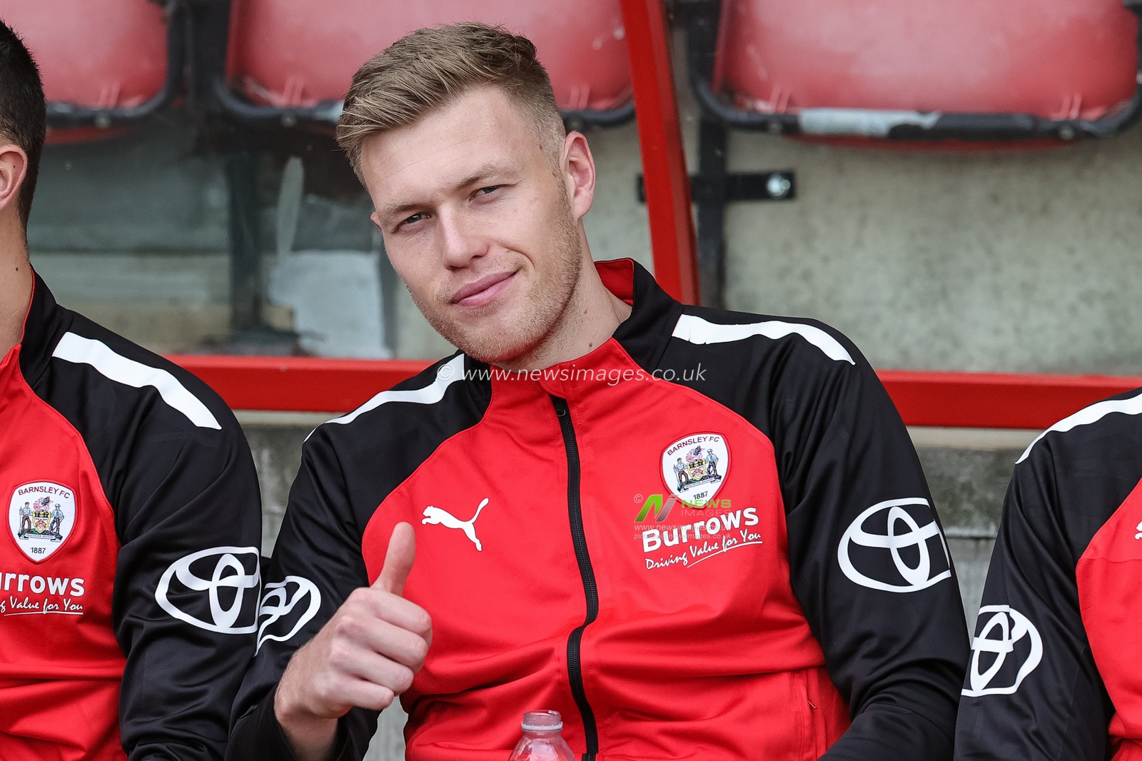 Sam Cosgrove #9 of Barnsley during the Sky Bet League 1 match Leyton Orient vs Barnsley at Matchroom Stadium, London, United Kingdom, 21st October 2023

(Photo by Mark Cosgrove/News Images)