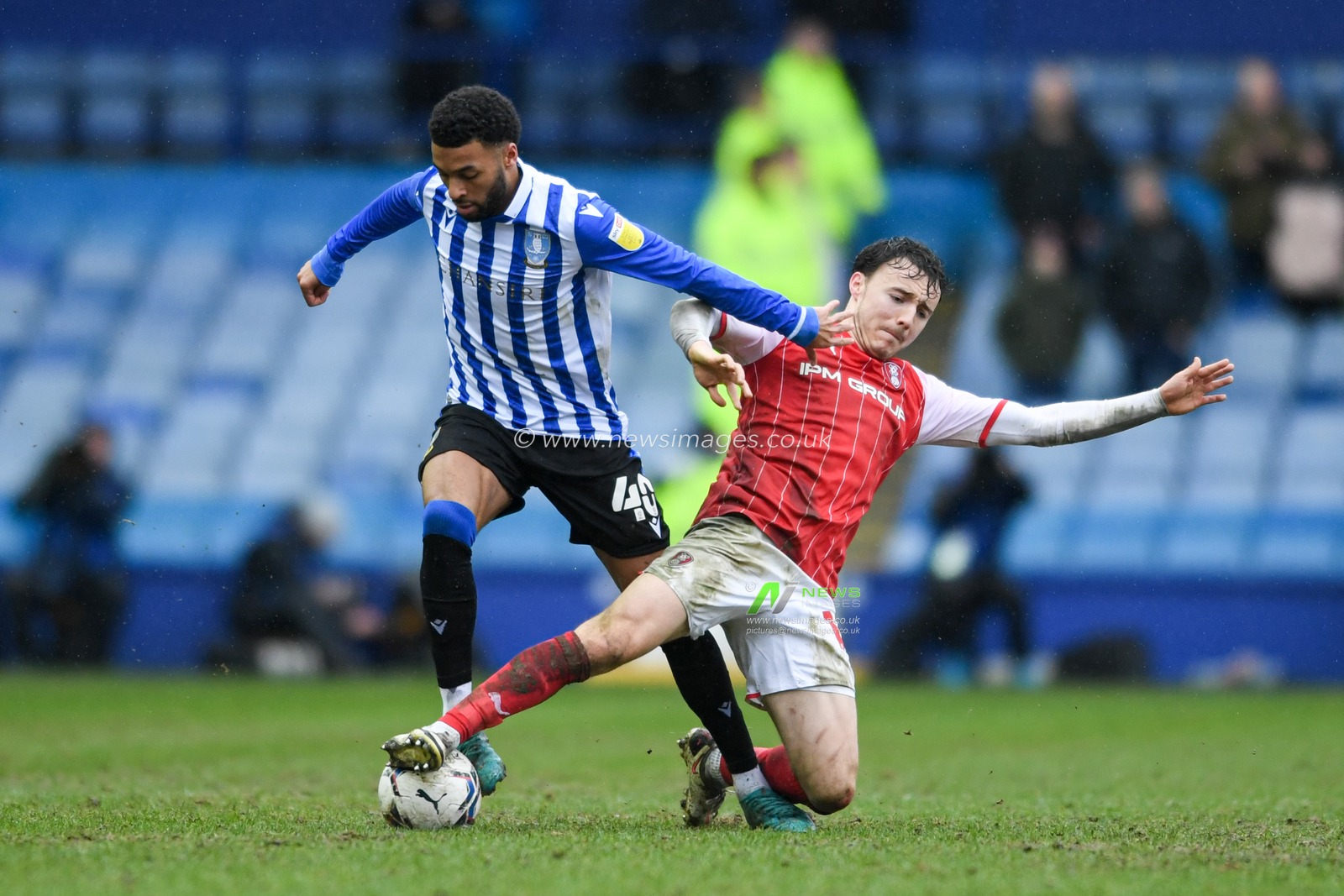 Sylla Sow #40 of Sheffield Wednesday and Ollie Rathbone #18 of Rotherham United compete for the ball