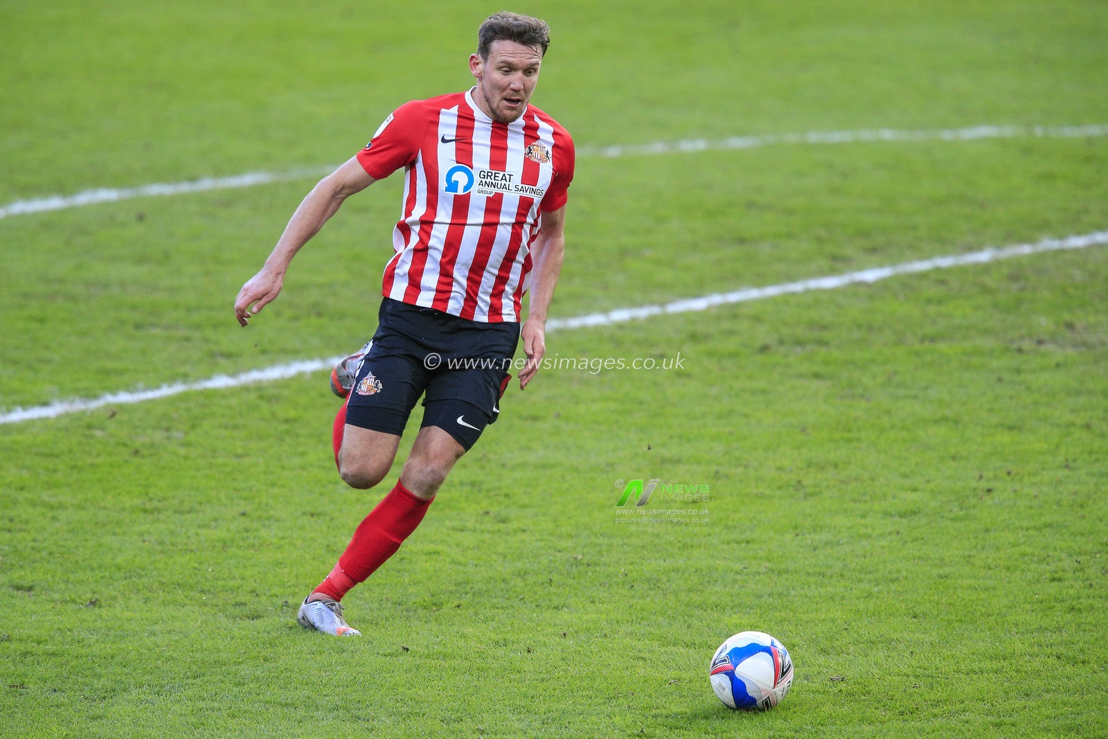 Charlie Wyke #9 of Sunderland in possession of the ball