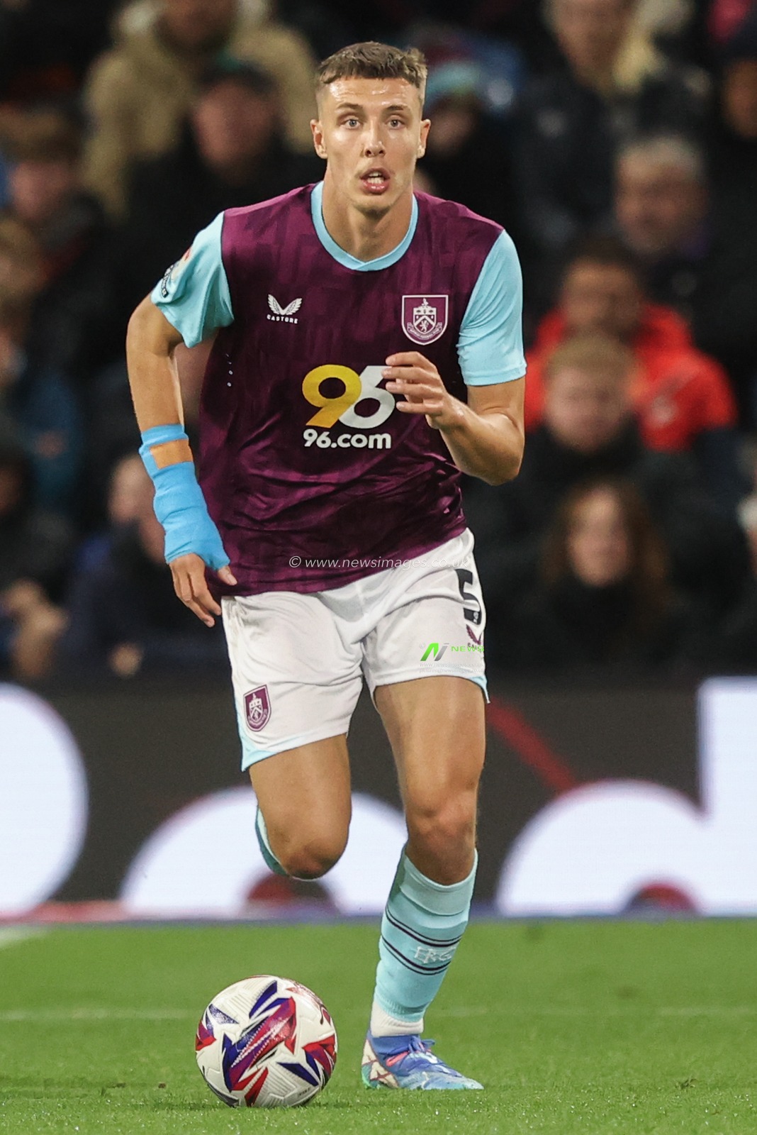 Maxime EstÃ¨ve of Burnley during the Sky Bet Championship match Burnley vs Plymouth Argyle at Turf Moor, Burnley, United Kingdom, 1st October 2024

(Photo by Alfie Cosgrove/News Images)