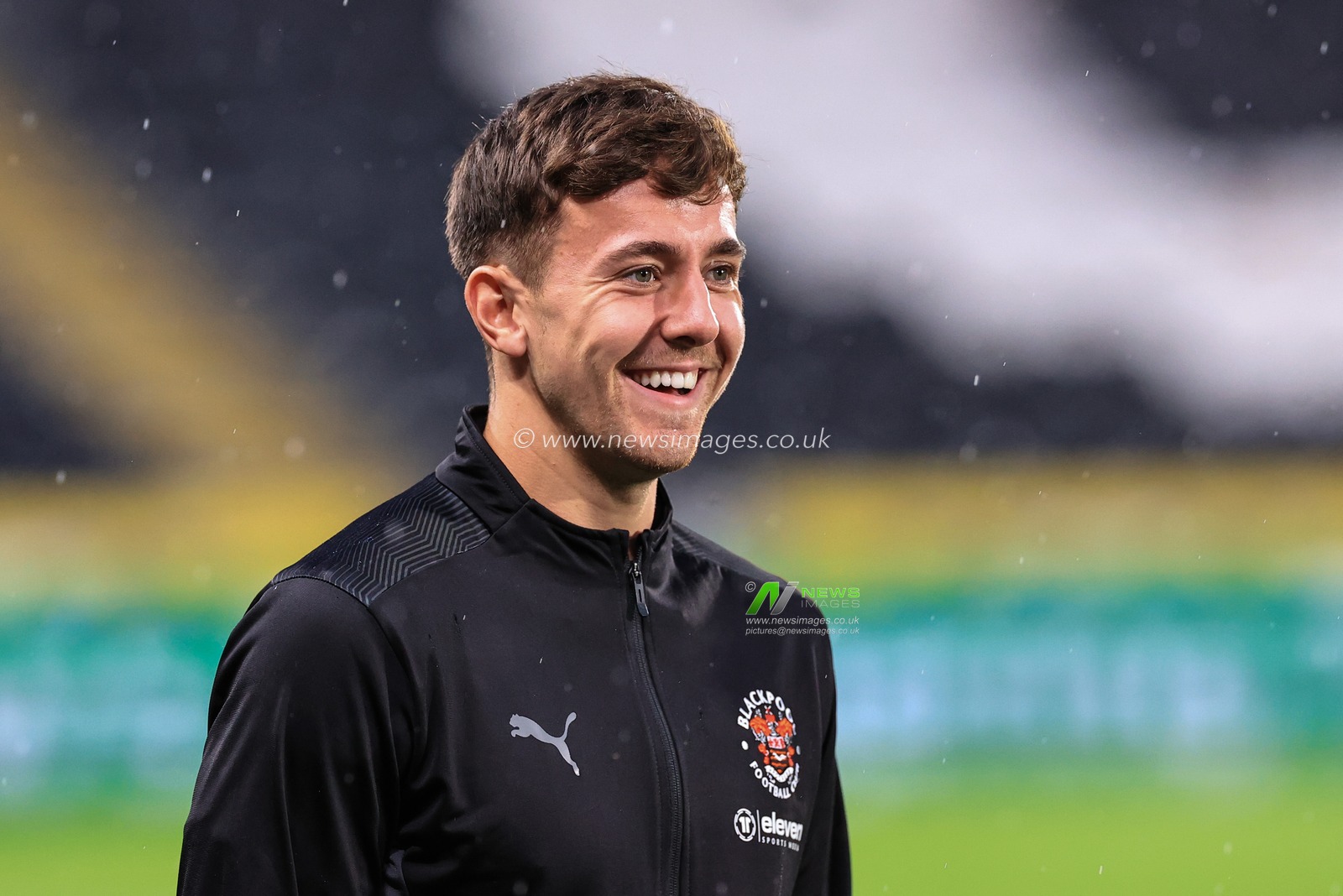Ryan Wintle #8 of Blackpool arrives at the MKM Stadium