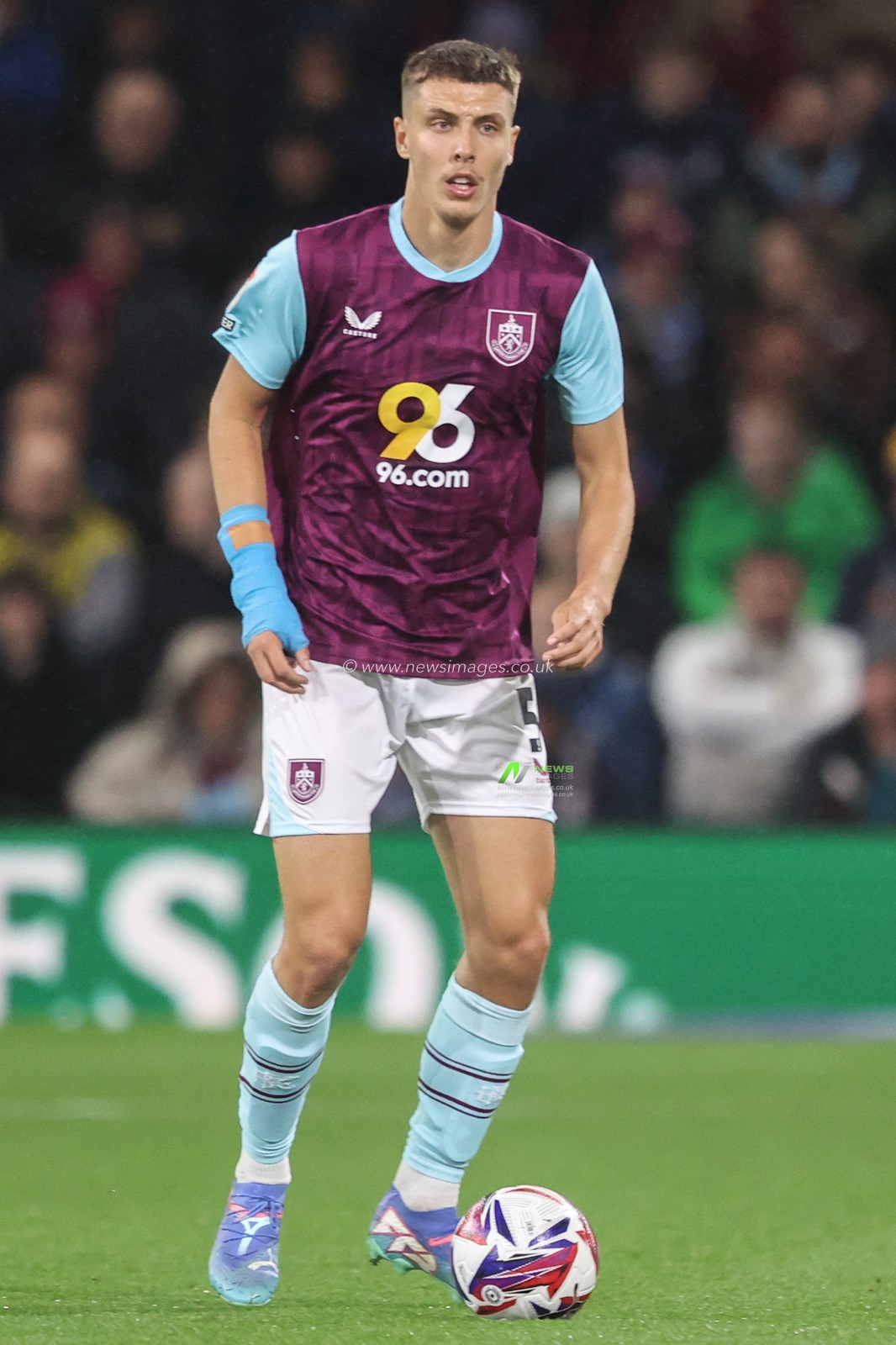 Maxime EstÃ¨ve of Burnley during the Sky Bet Championship match Burnley vs Plymouth Argyle at Turf Moor, Burnley, United Kingdom, 1st October 2024

(Photo by Alfie Cosgrove/News Images)