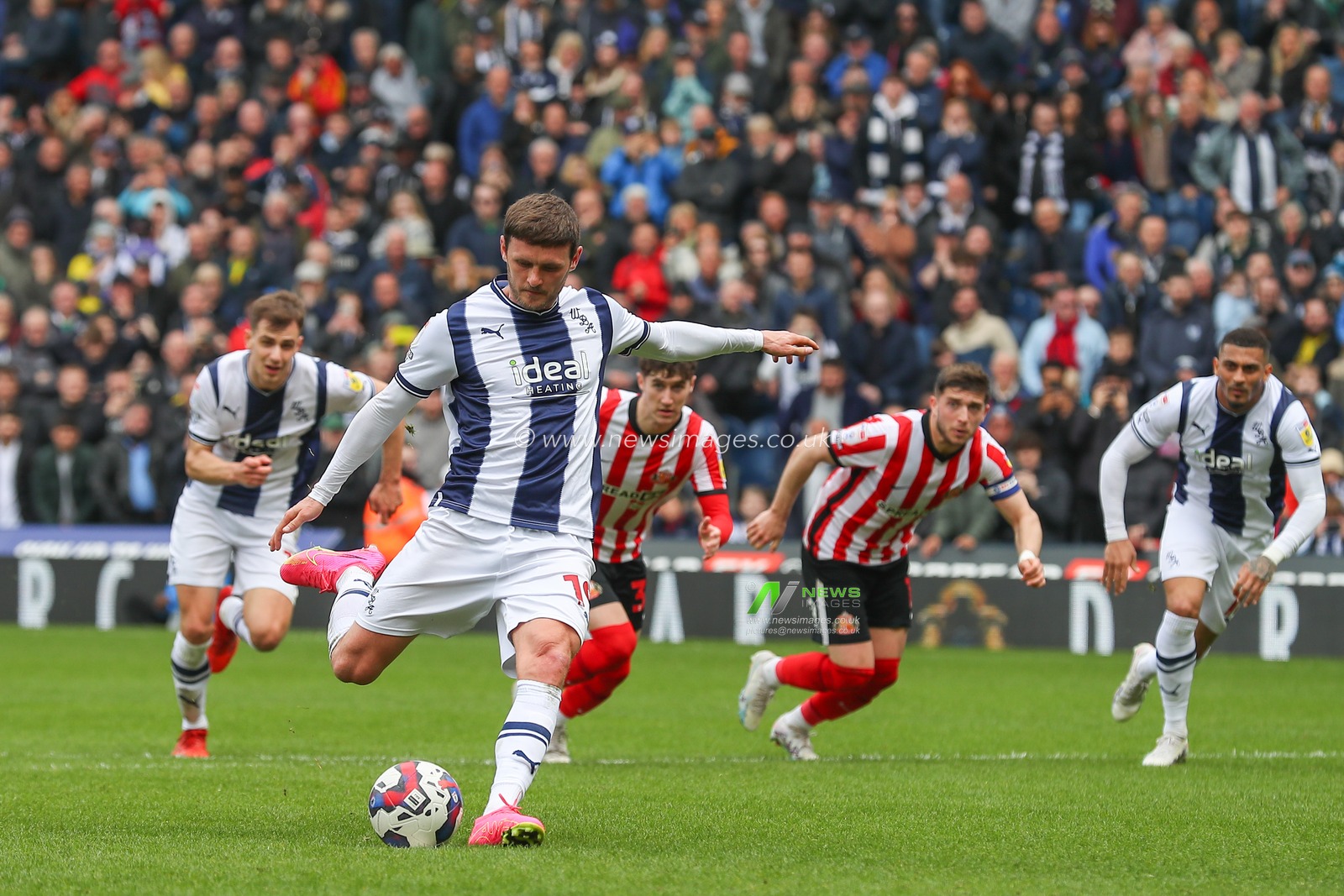 John Swift #19 of West Bromwich Albion scores a goal to make it 1-0 during the Sky Bet Championship match West Bromwich Albion vs Sunderland at The Hawthorns, West Bromwich, United Kingdom, 23rd April 2023

(Photo by Gareth Evans/News Images)