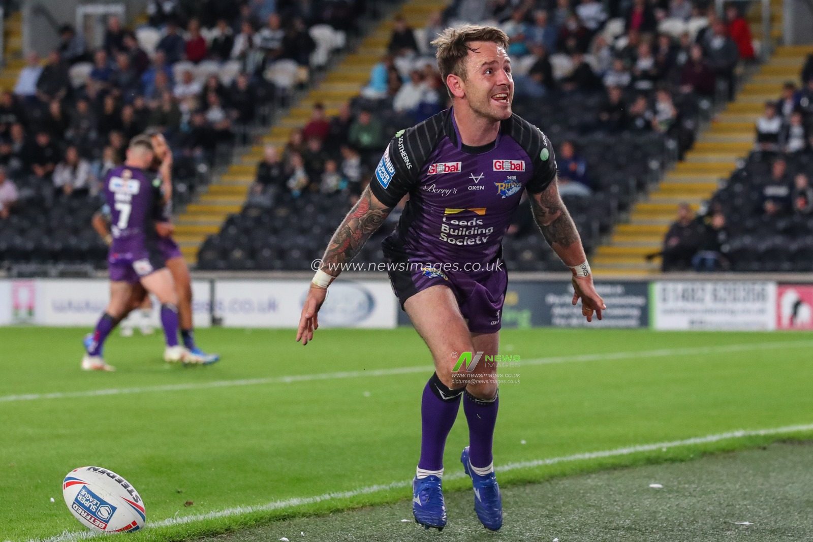 Richie Myler (16) of Leeds Rhinos celebrates his try