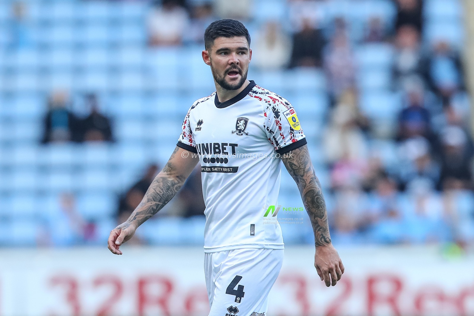 Alex Mowatt #4 of Middlesbrough during the Sky Bet Championship match Coventry City vs Middlesbrough at Coventry Building Society Arena, Coventry, United Kingdom, 1st October 2022

(Photo by Gareth Evans/News Images)