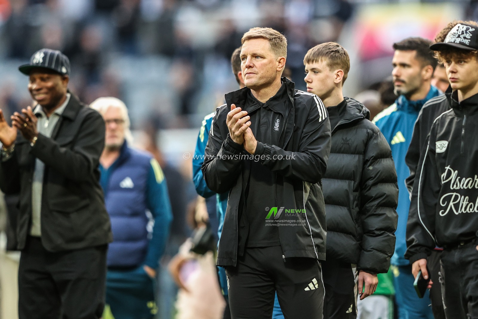 Eddie Howe manager of Newcastle United applauds the fans in the lap of honour during the Premier League match Newcastle Untied vs West Ham United at St. James's Park, Newcastle, United Kingdom on 17 May 2026

(Photo by Alfie Cosgrove/News Images)