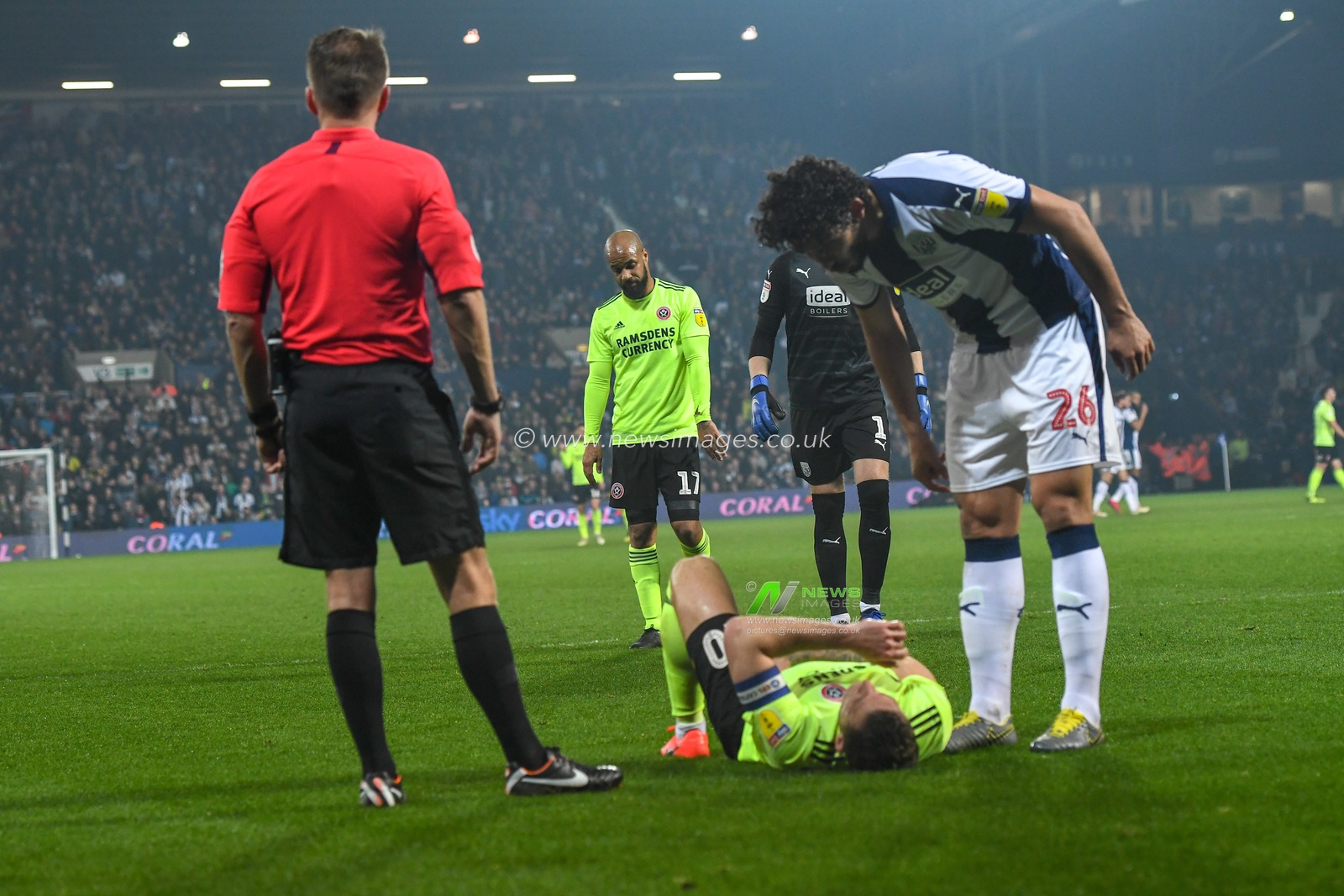 23rd February 2019, The Hawthorns, West Bromwich, England; Sky Bet Championship, West Bromwich Albion vs Sheffield United ; Billy Sharp (10) of Sheffield United goals down in pain from a 50/50 ball with Sam Johnstone (1) of West Bromwich Albion


Credit: Gareth Dalley/News Images

English Football League images are subject to DataCo Licence