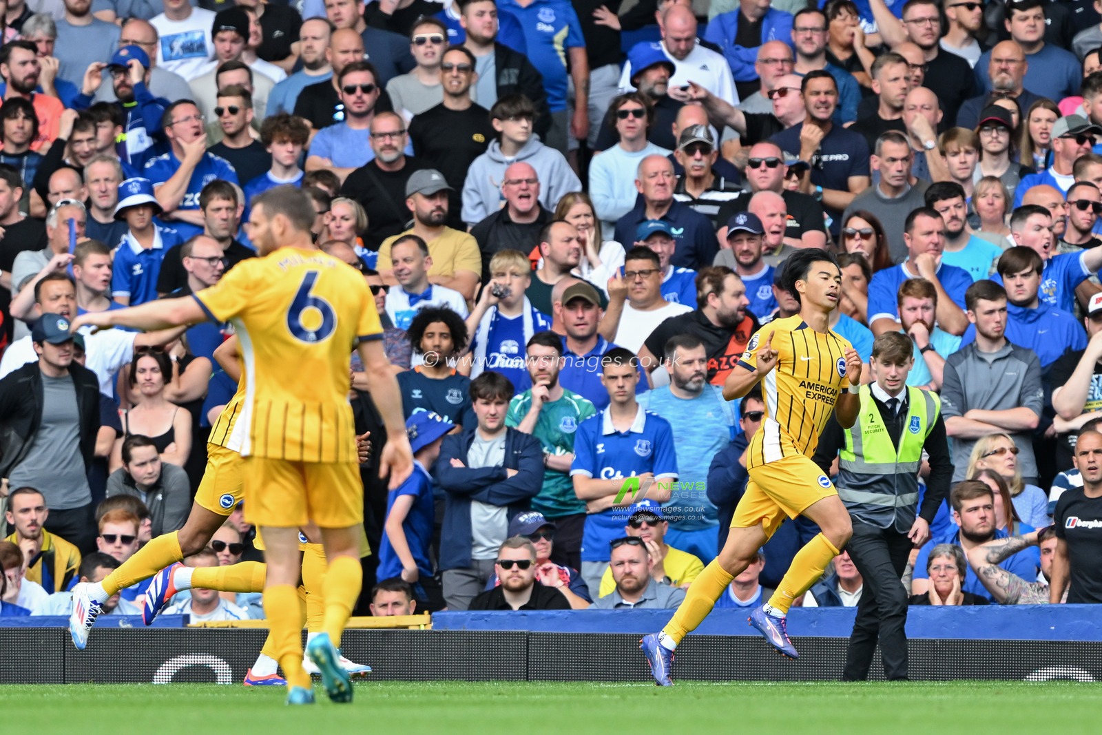 Kaoru Mitoma of Brighton & Hove Albion celebrates his goal to make it 0-1 Brighton during the Premier League match Everton vs Brighton and Hove Albion at Goodison Park, Liverpool, United Kingdom, 17th August 2024

(Photo by Cody Froggatt/News Images)