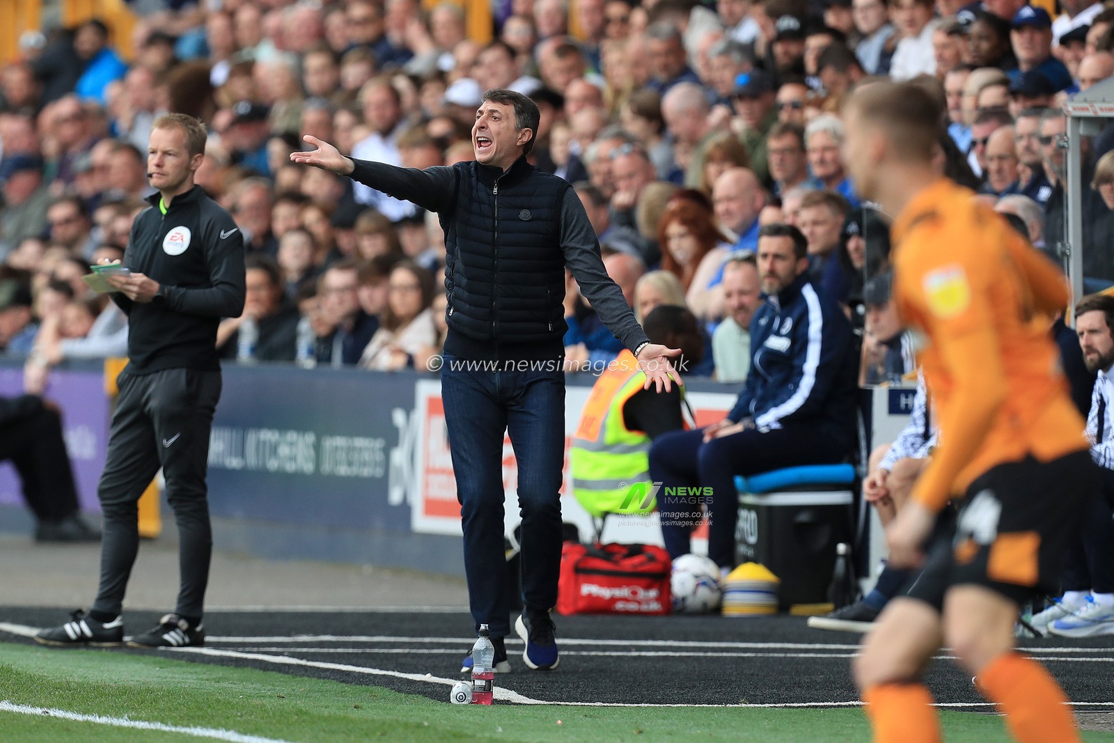 A frustrated Shota Arveladze manager of Hull City