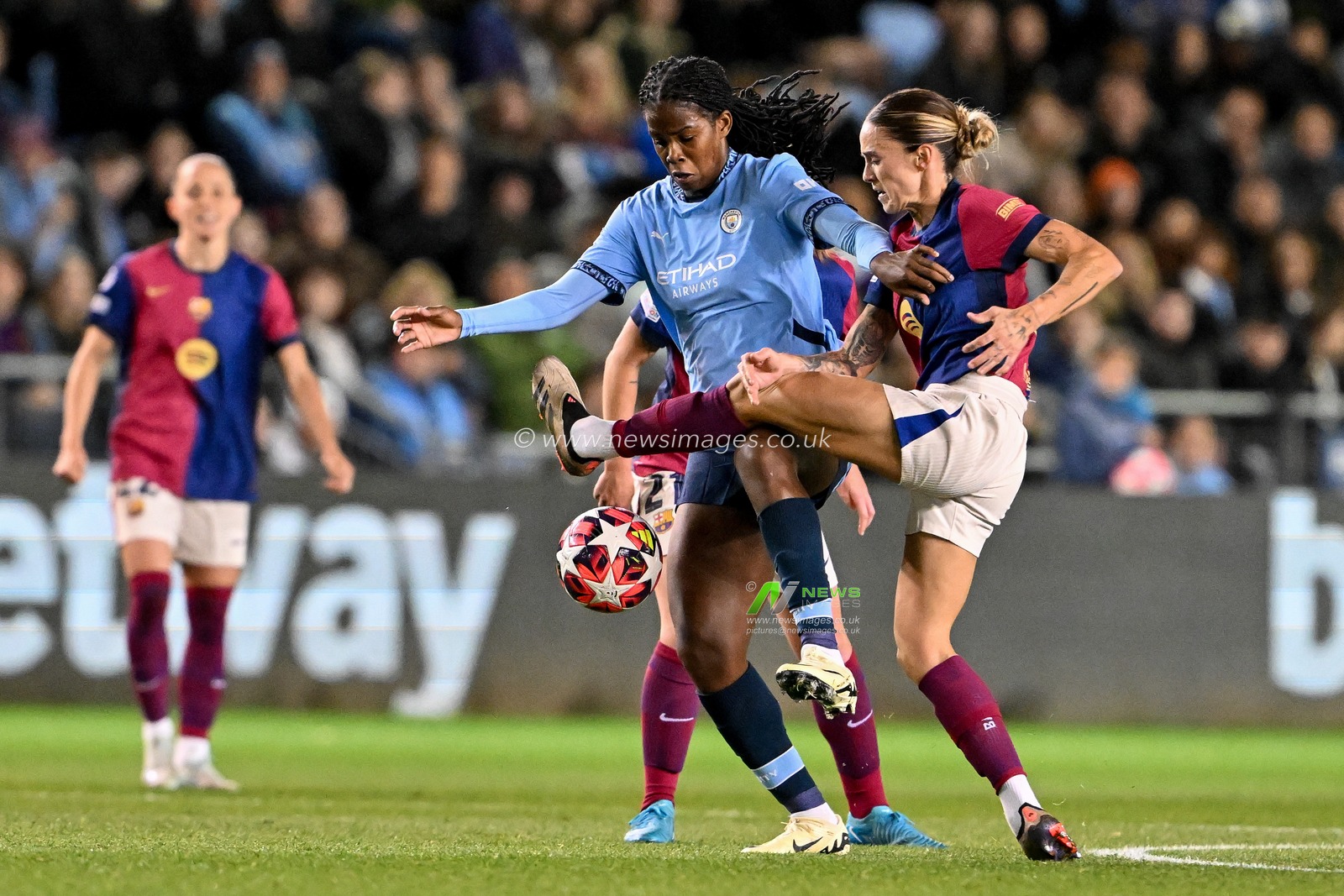Khadija Shaw of Manchester City Women battles for the ball with Mapi LeÃ³n of Barcelona FemenÃ­ during the UEFA Women's Champions League match  - Group D - Manchester City vs Barcelona at Manchester City Academy Stadium, Manchester, United Kingdom, 9th October 2024

(Photo by Cody Froggatt/News Images)