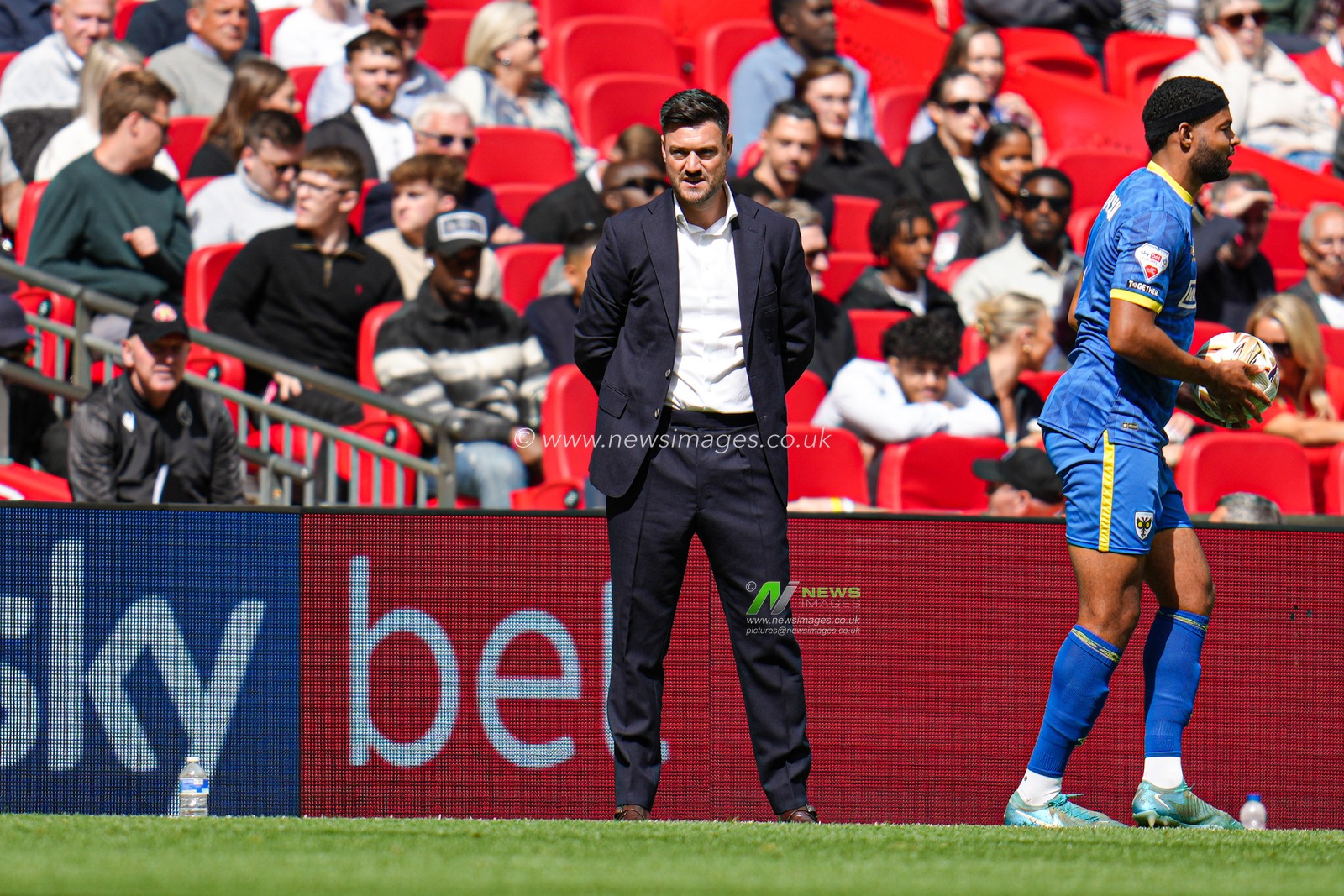 Johnnie Jackson manager of AFC Wimbledon during the Sky Bet League 2 Playoff Final match AFC Wimbledon vs Walsall at Wembley Stadium, London, United Kingdom, 26th May 2025

(Photo by Harvey Murphy/News Images)