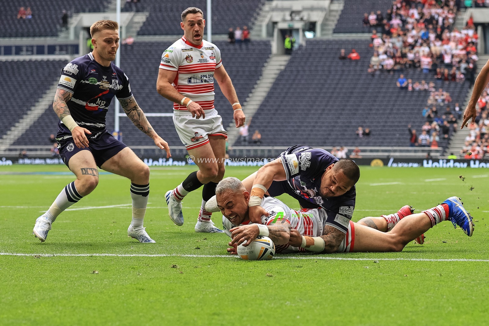 Kristian Inu #23 of Leigh Centurions goes over for a try