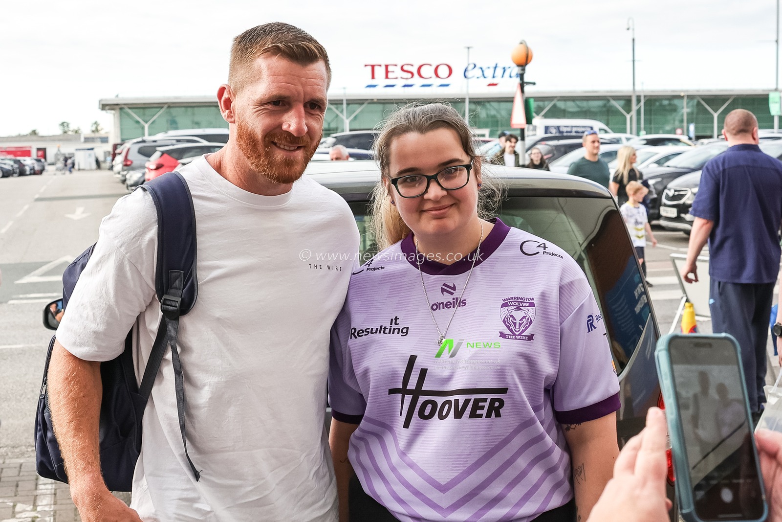 Marc Sneyd of Warrington Wolves has a selfie with a fan during the Betfred Super League Round 22 match Warrington Wolves vs Catalans Dragons at Halliwell Jones Stadium, Warrington, United Kingdom, 14th August 2025

(Photo by Mark Cosgrove/News Images)