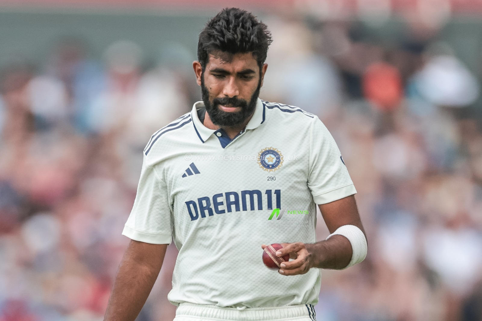 Jasprit Bumrah of India prepares to bowl during the 4th Rothesay Test Match match Day 2 England vs India at Old Trafford Cricket Ground, Manchester, United Kingdom, 24th July 2025

(Photo by Mark Cosgrove/News Images)