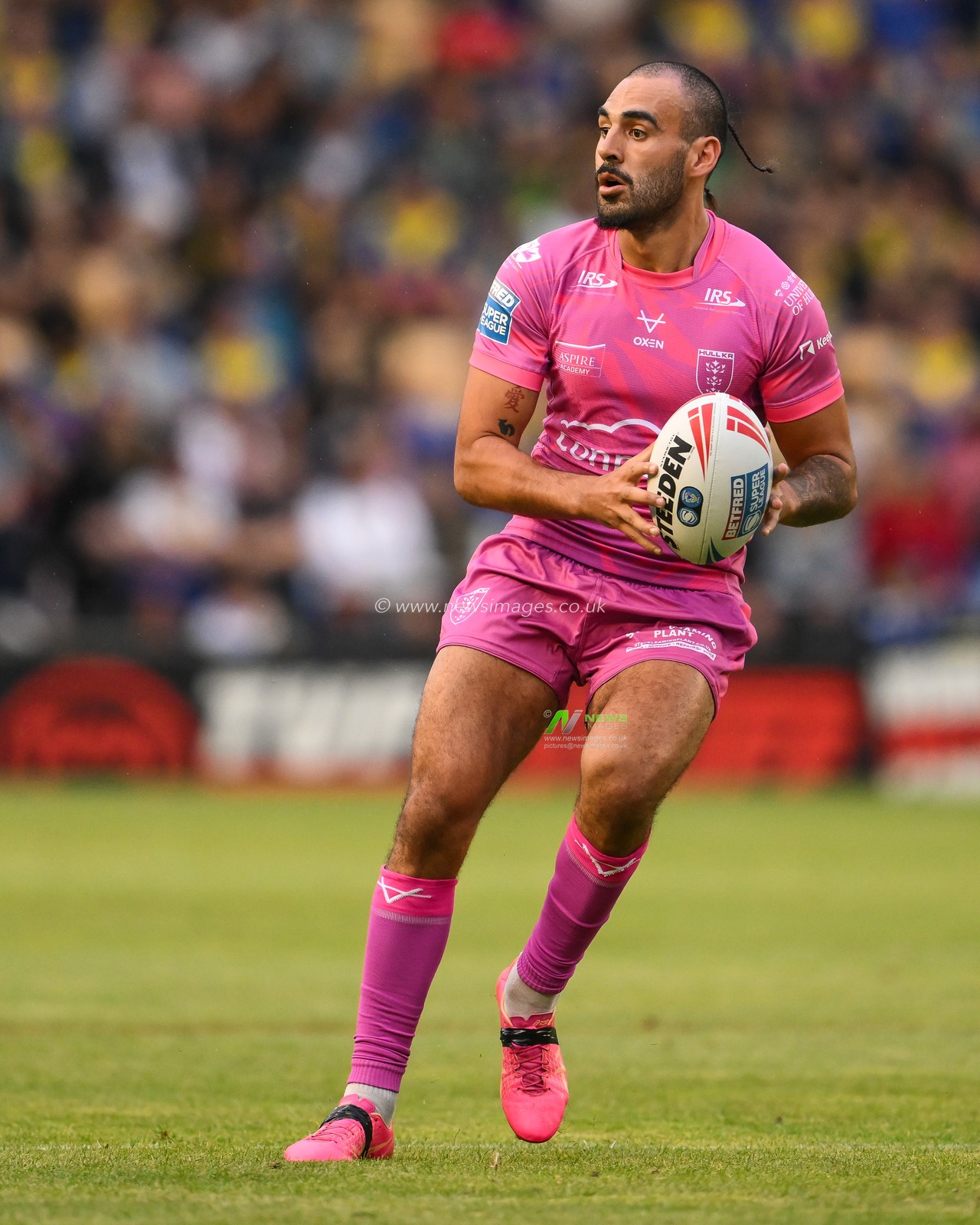 Tyrone May of Hull KR kicks ahead during the Betfred Super League Round 20 match Warrington Wolves vs Hull KR at Halliwell Jones Stadium, Warrington, United Kingdom, 2nd August 2024

(Photo by Craig Thomas/News Images)