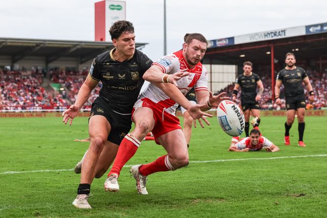 Lewis Martin of Hull FC defends his goal line from an attacking James Batchelor of Hull KR  during the Betfred Super League Round 25 match Hull KR vs Hull FC at Sewell Group Craven Park, Kingston upon Hull, United Kingdom, 7th September 2025

(Photo by Mark Cosgrove/News Images)