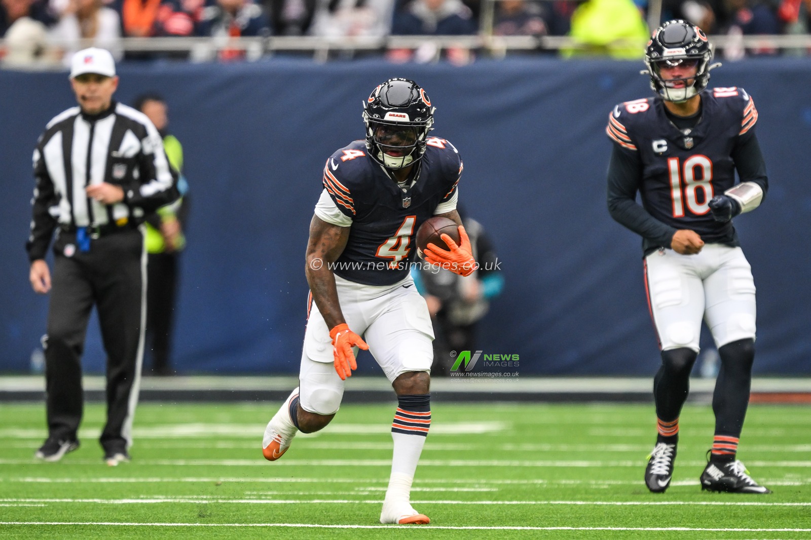 D'Andre Swift of the Chicago Bears hits a gap during the Week 6 match Chicago Bears vs Jacksonville Jaguars at Tottenham Hotspur Stadium, London, United Kingdom, 13th October 2024

(Photo by Craig Thomas/News Images)