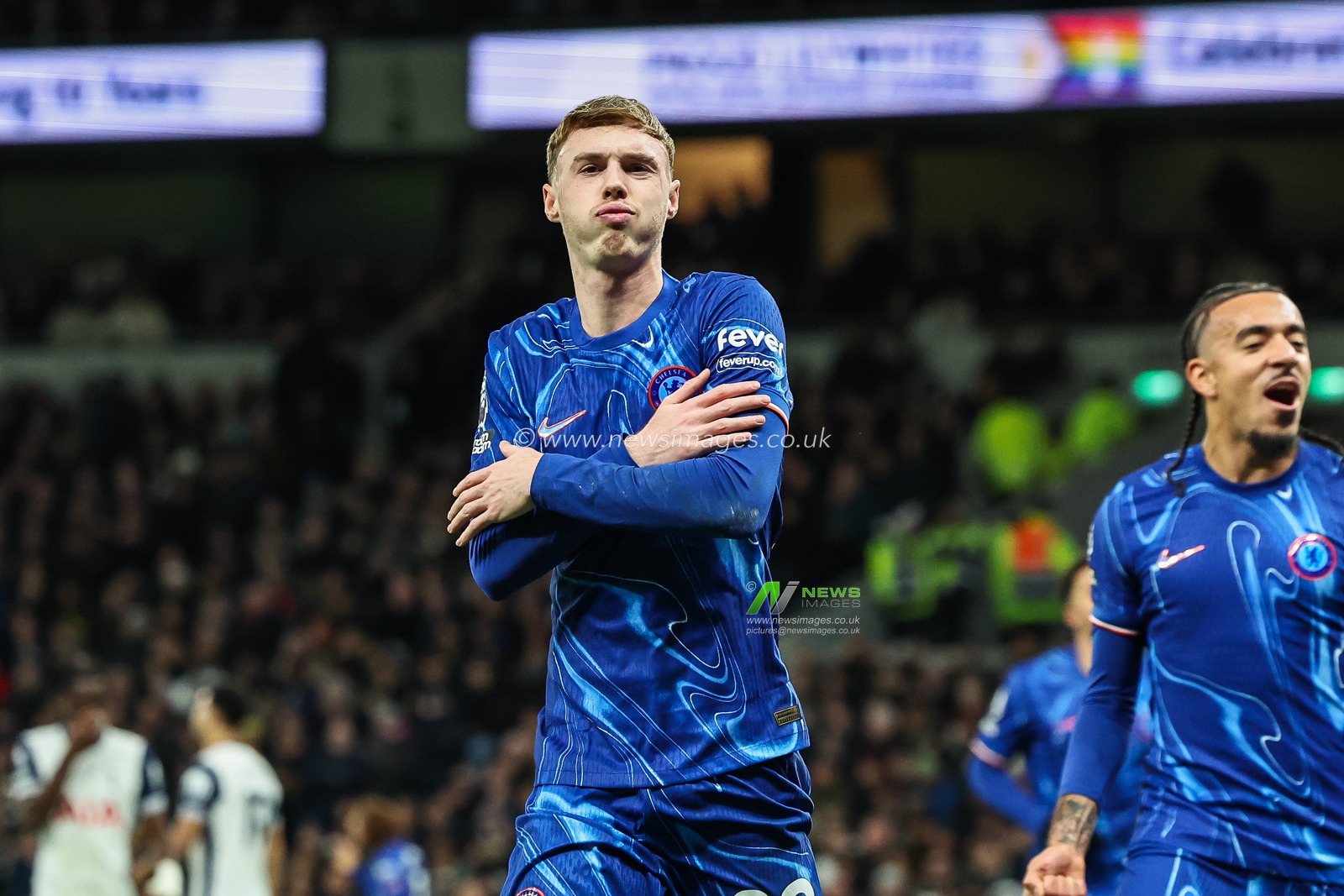 Cole Palmer of Chelsea celebrates his goal to make it 2-2 during the Premier League match Tottenham Hotspur vs Chelsea at Tottenham Hotspur Stadium, London, United Kingdom, 8th December 2024

(Photo by Mark Cosgrove/News Images)