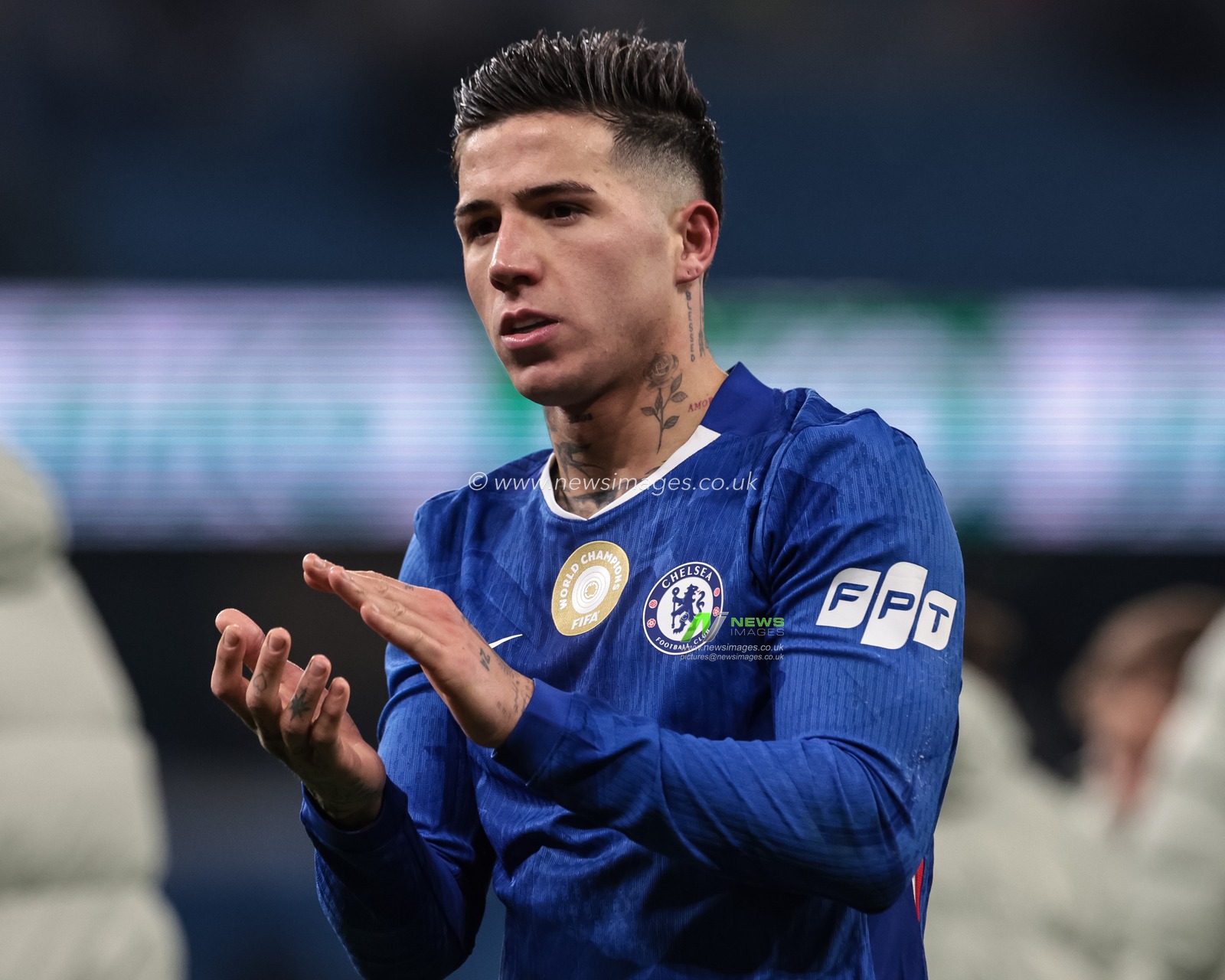 Enzo Fernandez of Chelsea applauds the fans after the final whistle during the Premier League match Manchester City vs Chelsea at Etihad Stadium, Manchester, United Kingdom, 4th January 2026

(Photo by Mark Cosgrove/News Images)

*** GER AUT SUI OUT ***