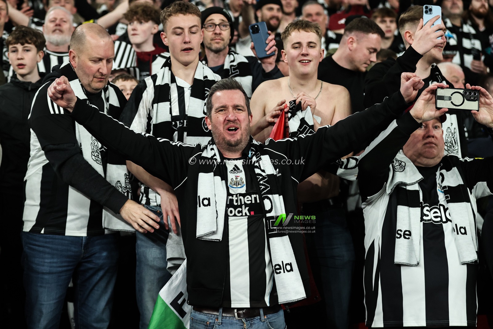 Newcastle United fans celebrate their teams win after the Carabao Cup Final match Liverpool vs Newcastle United at Wembley Stadium , London, United Kingdom, 16th March 2025

(Photo by Alfie Cosgrove/News Images)