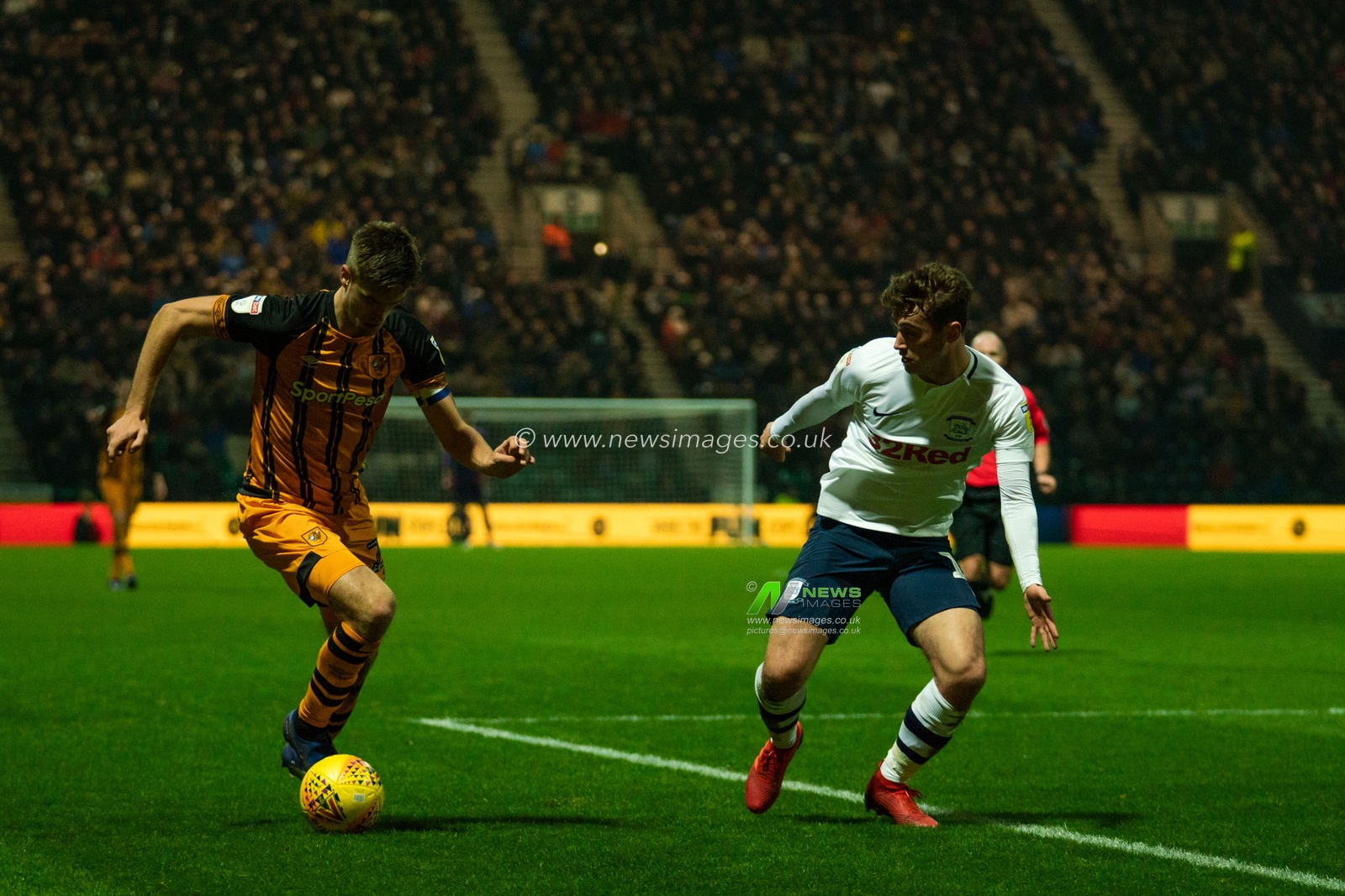Hull City's Markus Henriksen (c) under pressure from Preston North End's Ryan Ledson


26th December 2018, Deepdale, Preston, England; Sky Bet Championship, Preston North End vs Hull City ; 


Credit: Terry Donnelly/News Images

English Football League images are subject to DataCo Licence