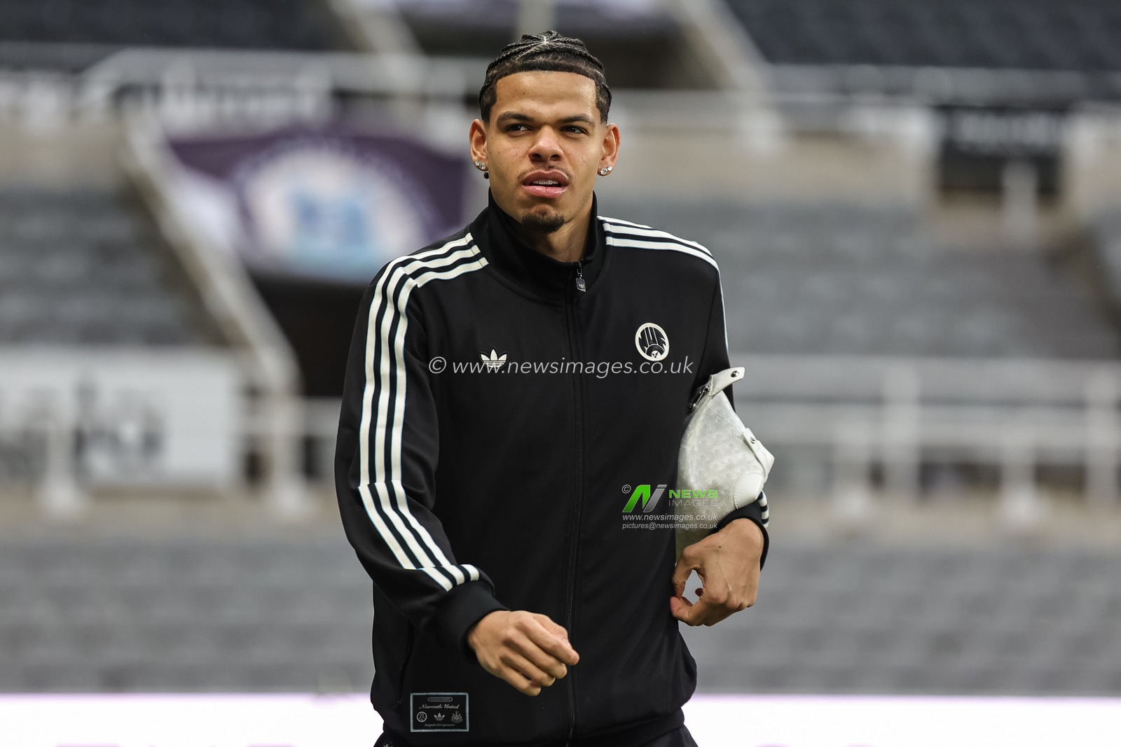 William Osula of Newcastle Untied arrives during the Premier League match Newcastle United vs Aston Villa at St. James's Park, Newcastle, United Kingdom, 25th January 2026

(Photo by Mark Cosgrove/News Images)