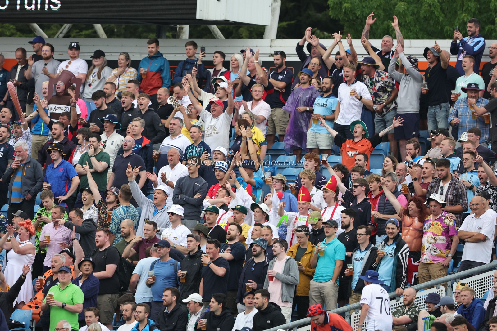 Englands barmy army fans sing during the LV= Insurance Ashes Third Test Series Day 3 England v Australia at Headingley Stadium, Leeds, United Kingdom, 8th July 2023

(Photo by Mark Cosgrove/News Images)