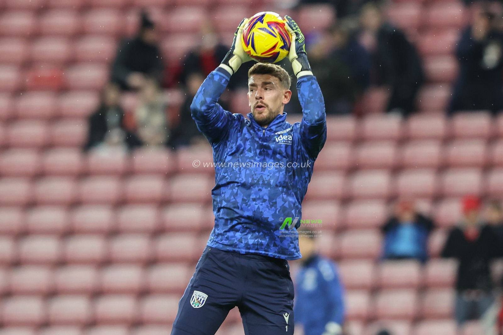 Alex Palmer of West Bromwich Albion in the pregame warmup session during the Sky Bet Championship match Sunderland vs West Bromwich Albion at Stadium Of Light, Sunderland, United Kingdom, 26th November 2024

(Photo by Alfie Cosgrove/News Images)