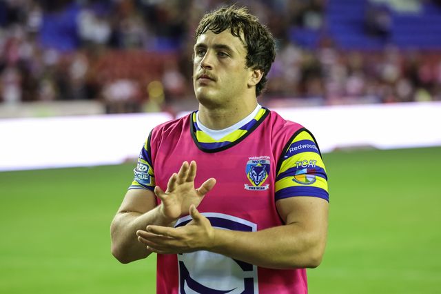 Max Wood of Warrington Wolves applauds the fans during the Betfred Super League round 18 match Wigan Warriors vs Warrington Wolves at The Brick Community Stadium, Wigan, United Kingdom on 10 July 2026

(Photo by Mark Cosgrove/News Images)