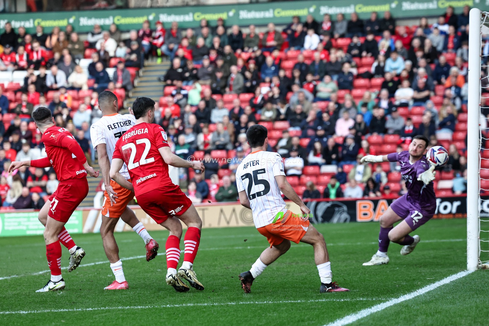 Ashley Fletcher of Blackpool scores to make it 0-2 during the Sky Bet League 1 match Barnsley vs Blackpool at Oakwell, Barnsley, United Kingdom, 8th March 2025

(Photo by Mark Cosgrove/News Images)