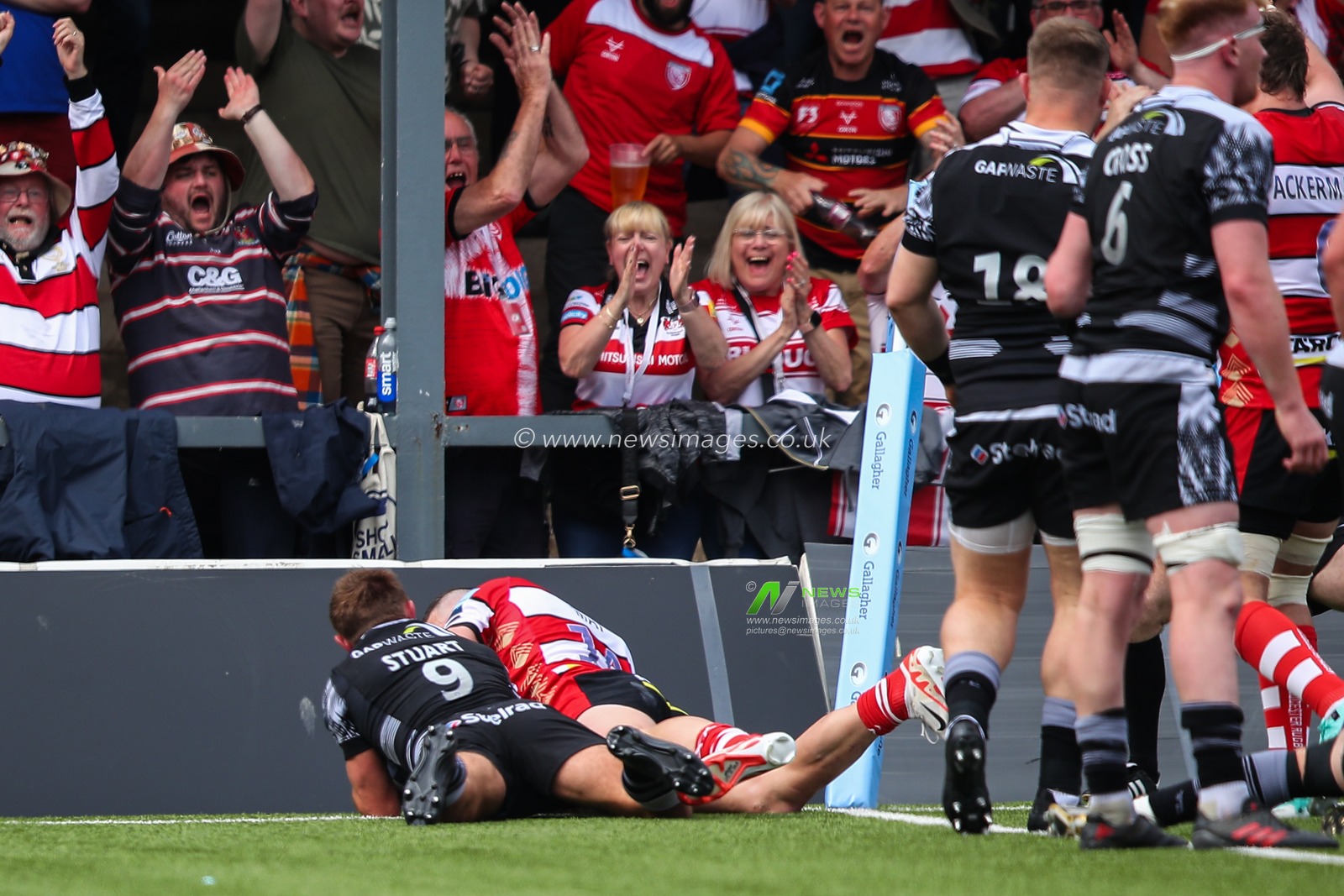 Jonny May of Gloucester Rugby goes over for a try and makes the score 38-14 during the Gallagher Premiership match Gloucester Rugby vs Newcastle Falcons at Kingsholm Stadium , Gloucester, United Kingdom, 18th May 2024

(Photo by Gareth Evans/News Images)