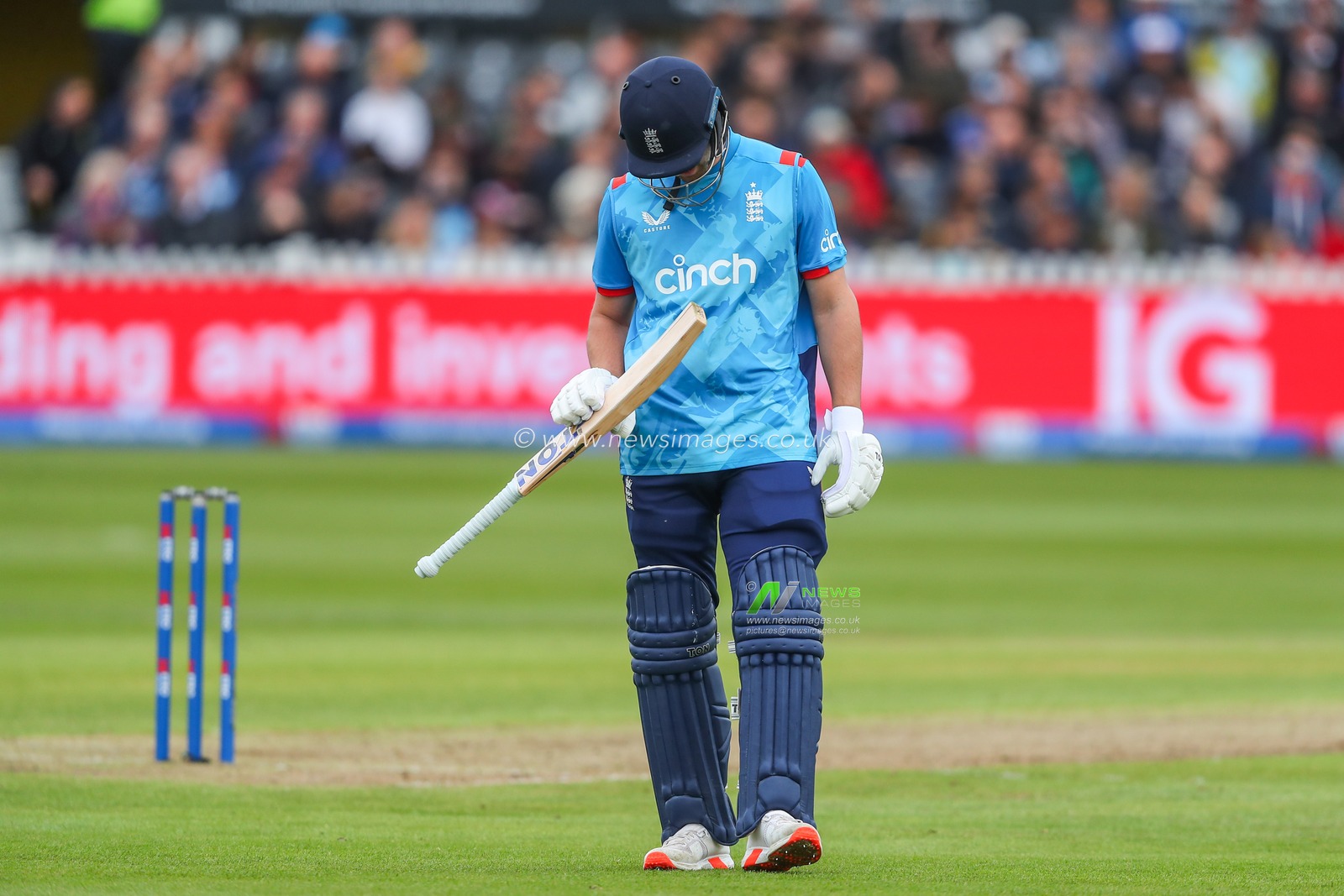 Will Jacks of England inspects his bat after it spilts during the Fifth Metro Bank One Day International match England vs Australia at Seat Unique Stadium, Bristol, United Kingdom, 29th September 2024

(Photo by Gareth Evans/News Images)